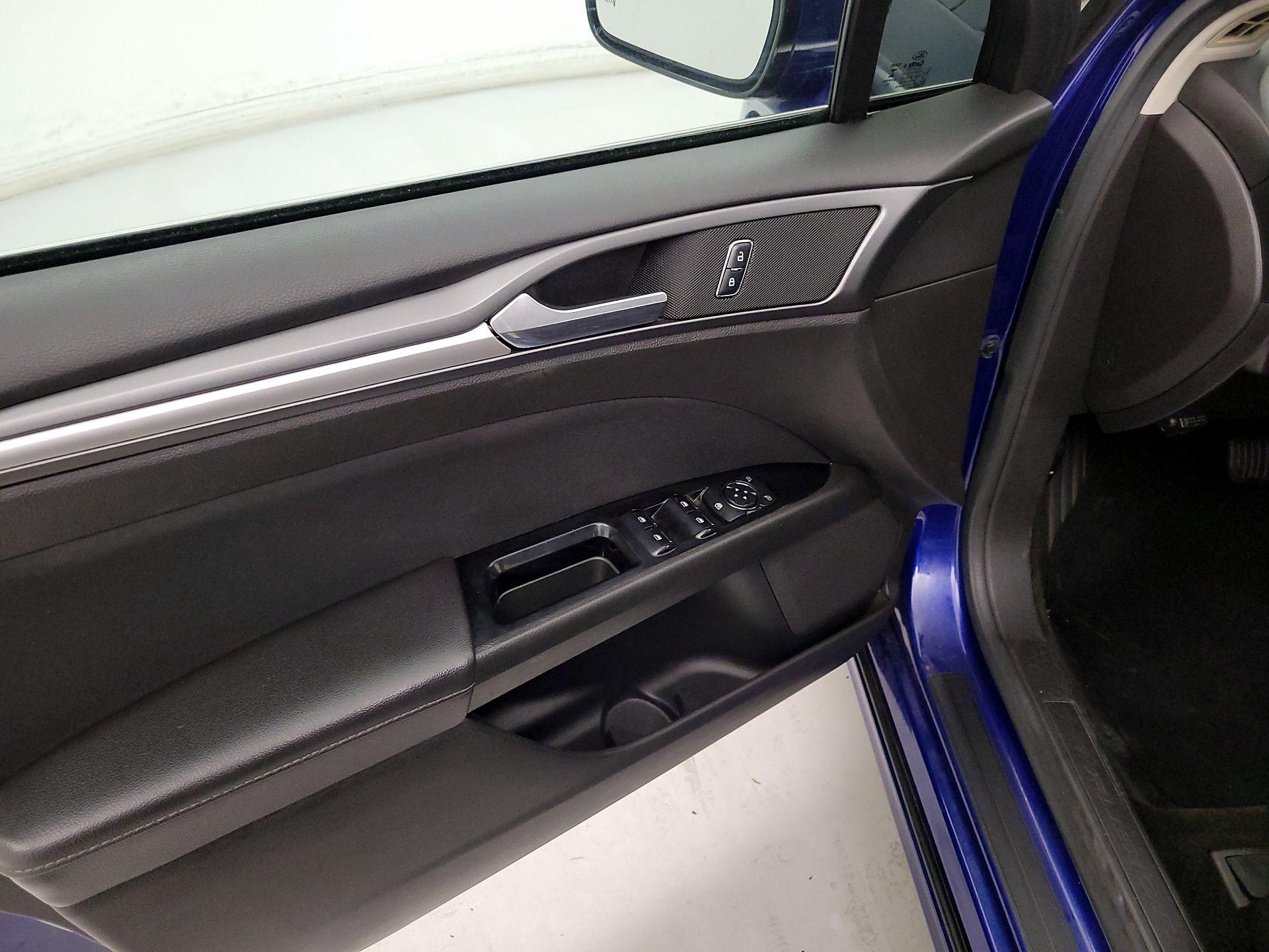 Thumbnail: 2016 Ford Fusion - 12