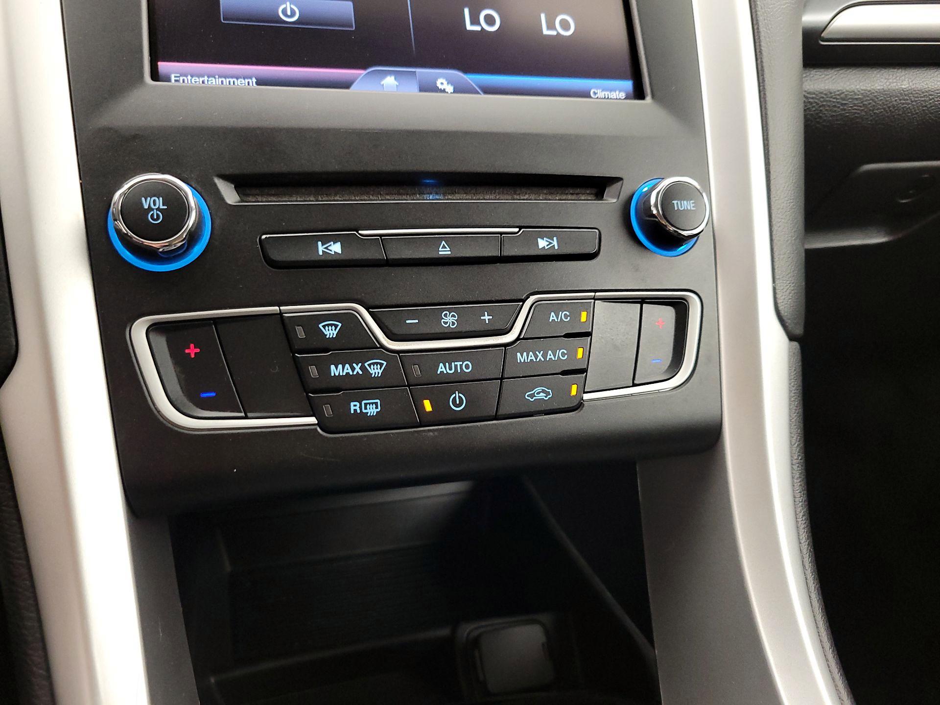 Thumbnail: 2016 Ford Fusion - 16