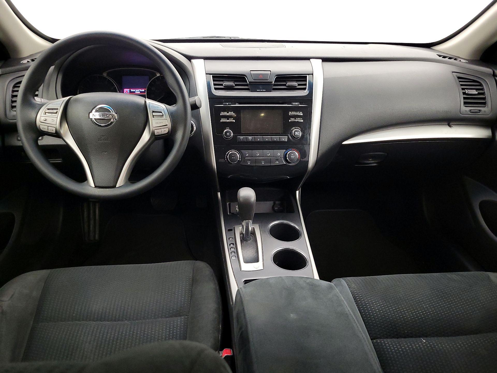Thumbnail: 2015 Nissan Altima - 9