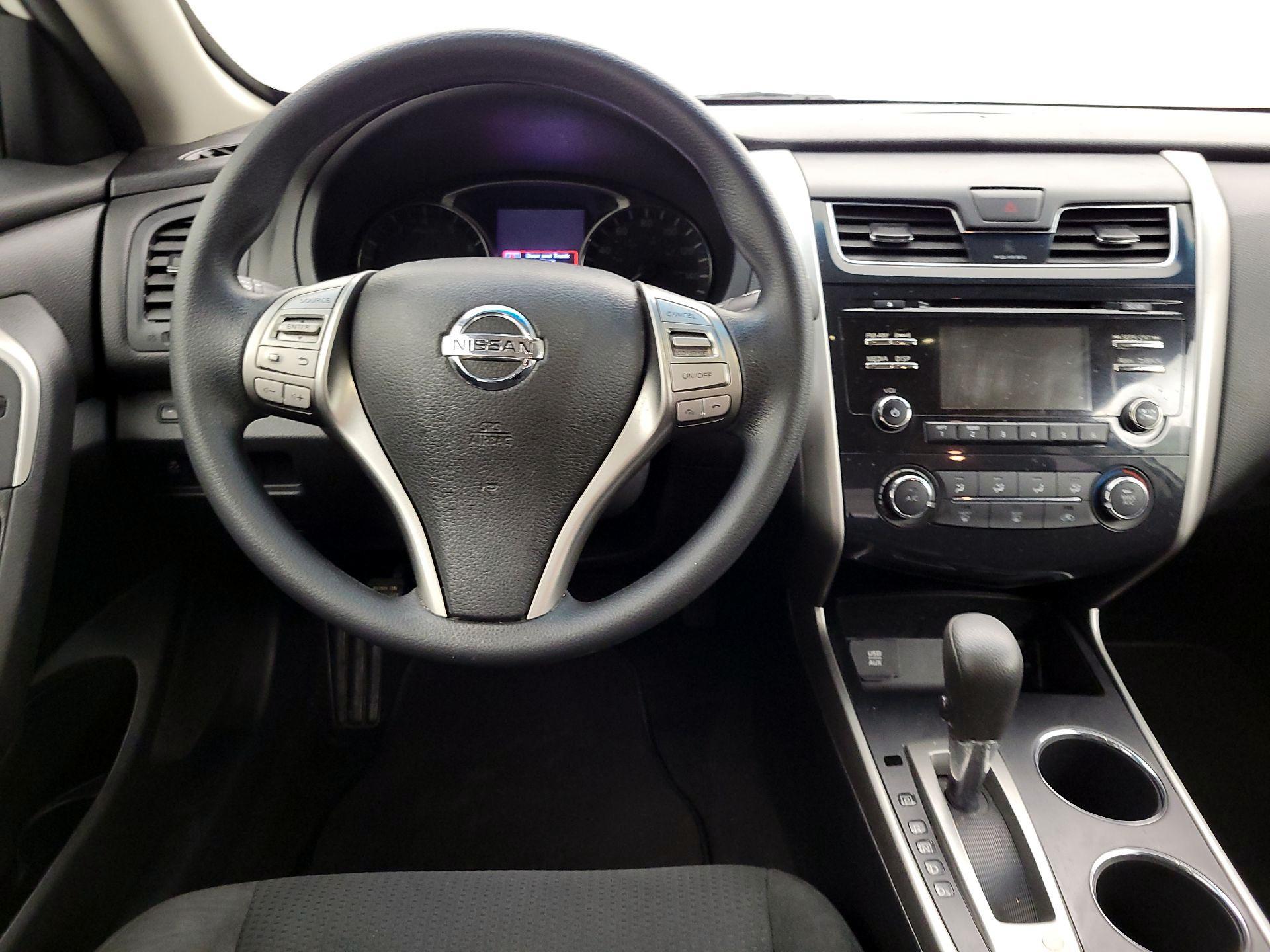 Thumbnail: 2015 Nissan Altima - 10
