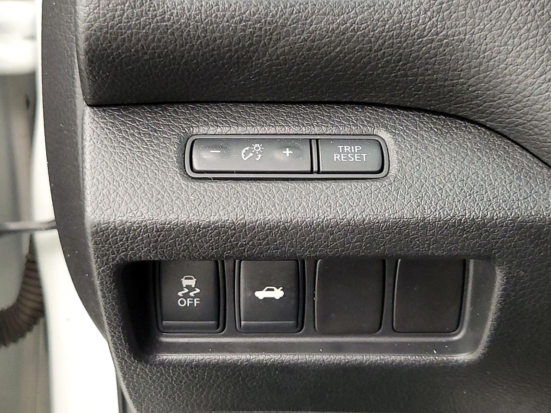 Thumbnail: 2015 Nissan Altima - 13