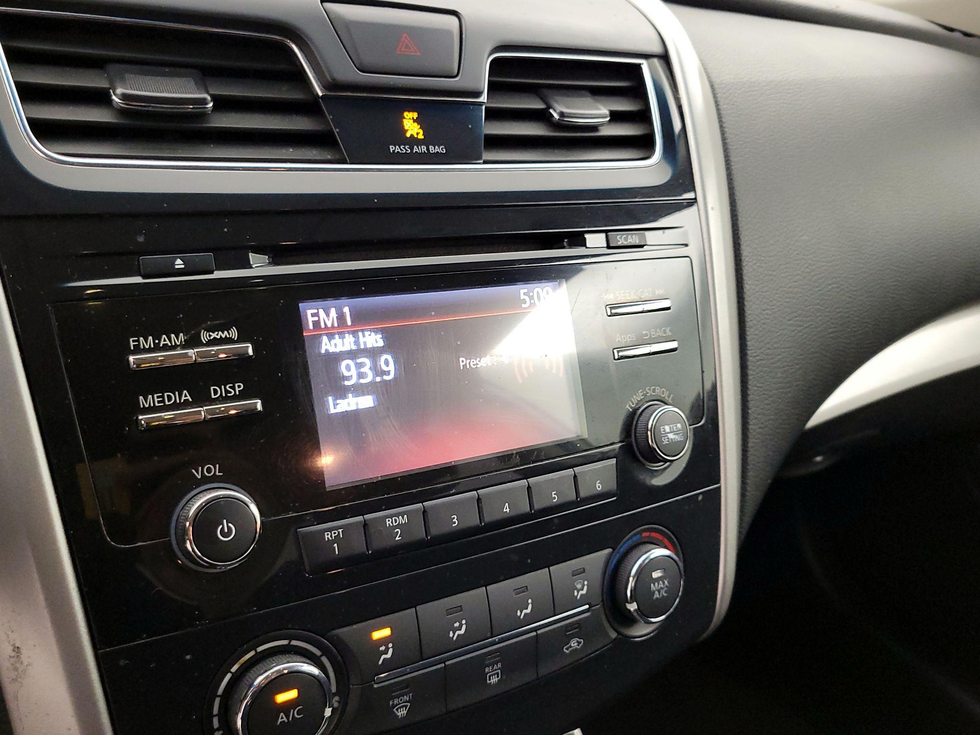 Thumbnail: 2015 Nissan Altima - 15