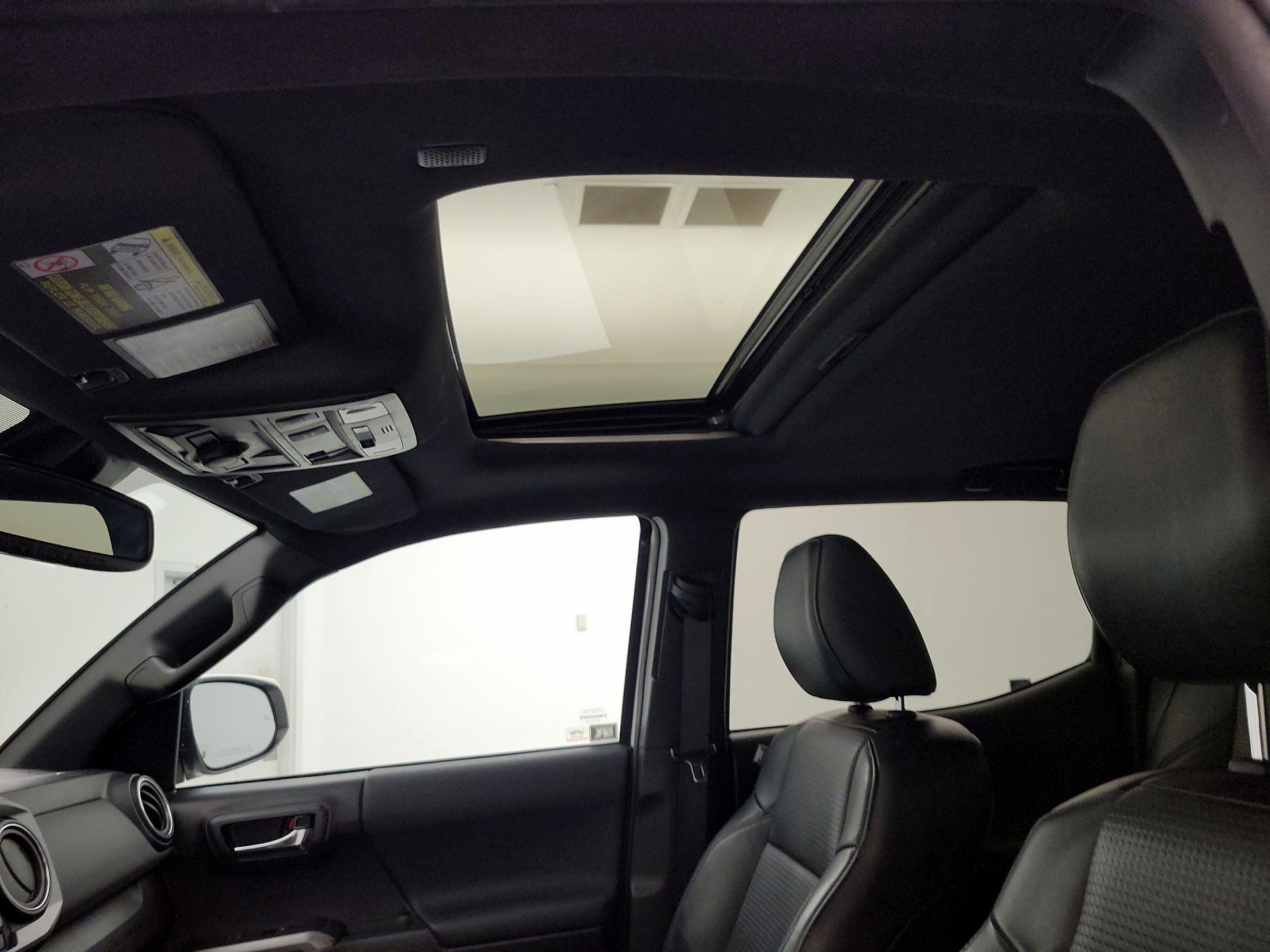 Thumbnail: 2019 Toyota Tacoma - 18