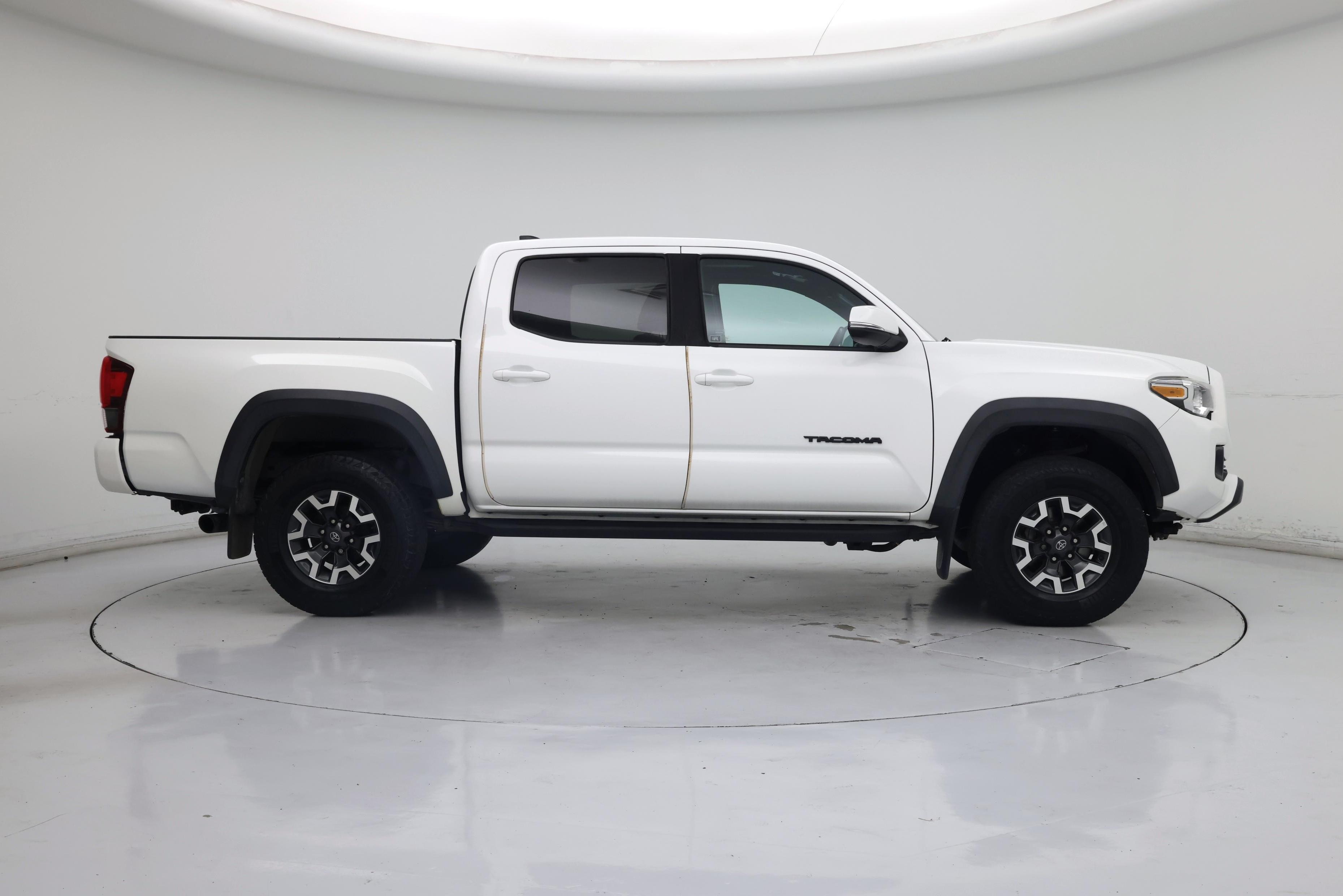 Thumbnail: 2019 Toyota Tacoma - 7