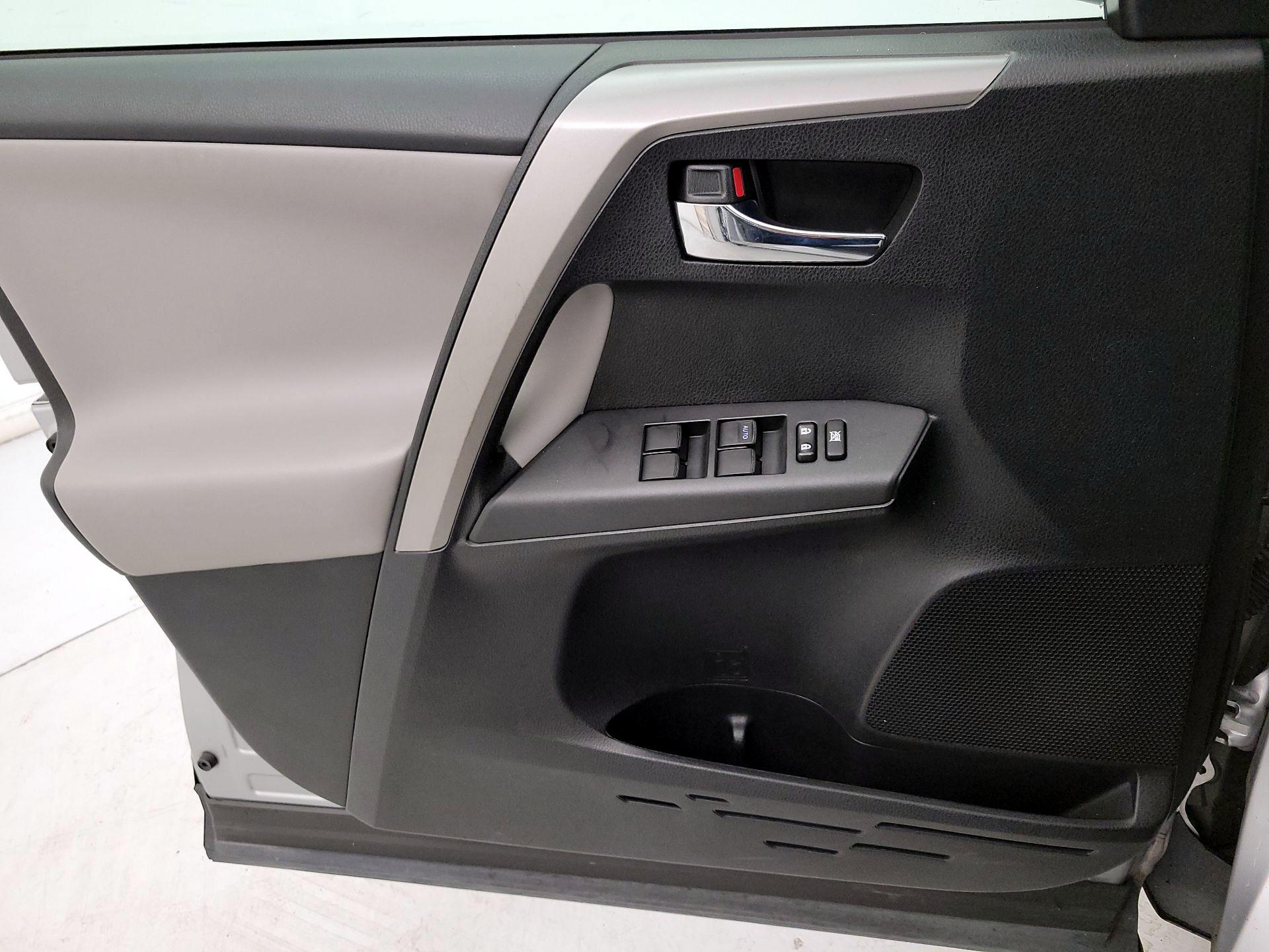 Thumbnail: 2016 Toyota RAV4 - 12