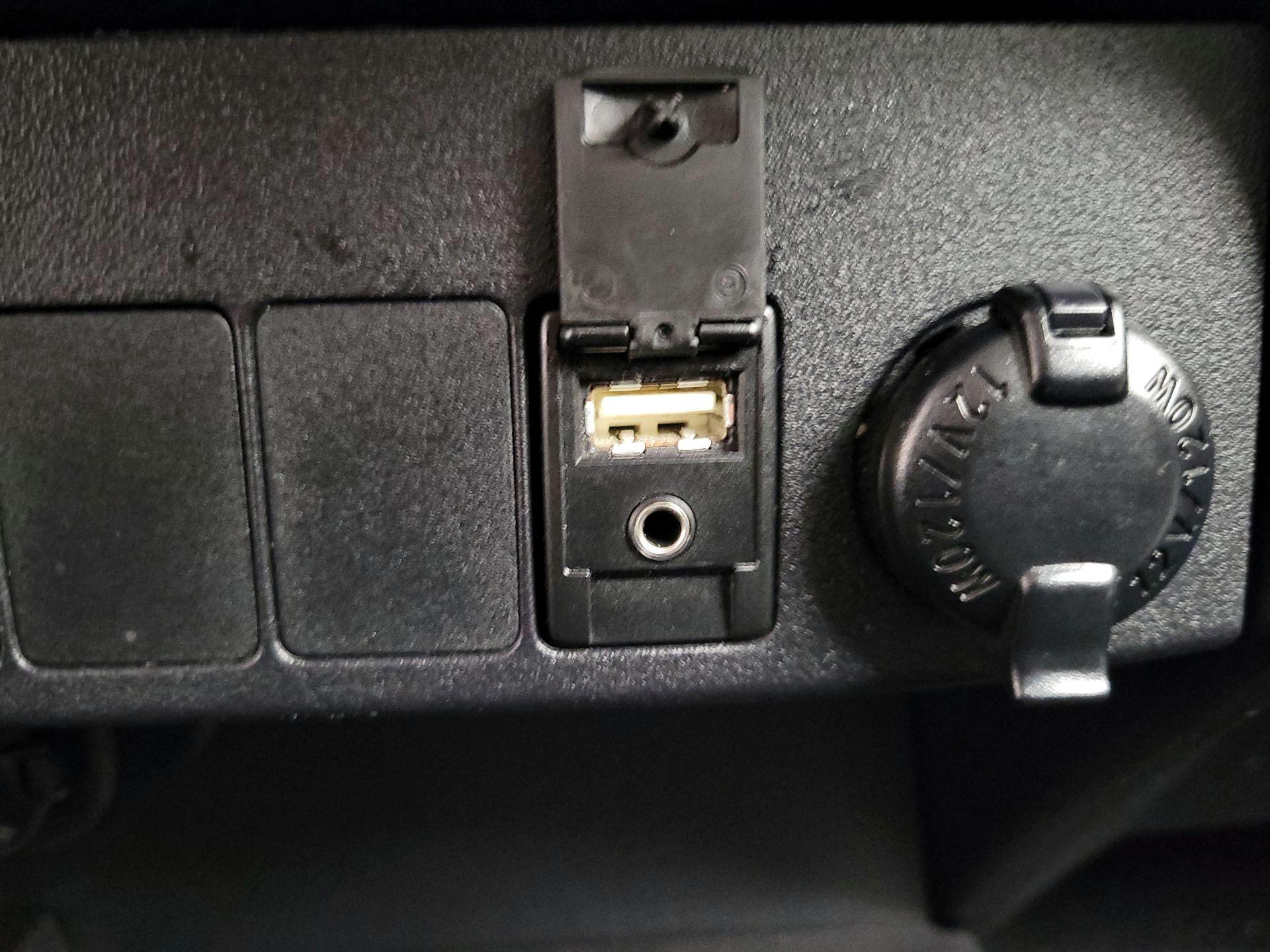 Thumbnail: 2016 Toyota RAV4 - 18