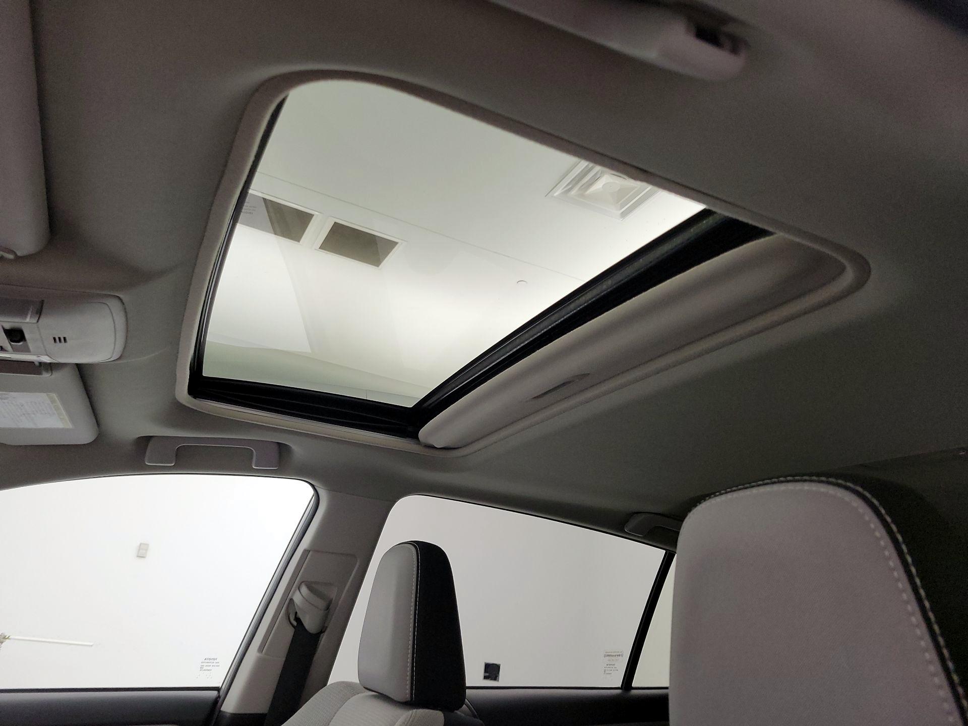 Thumbnail: 2016 Toyota RAV4 - 19