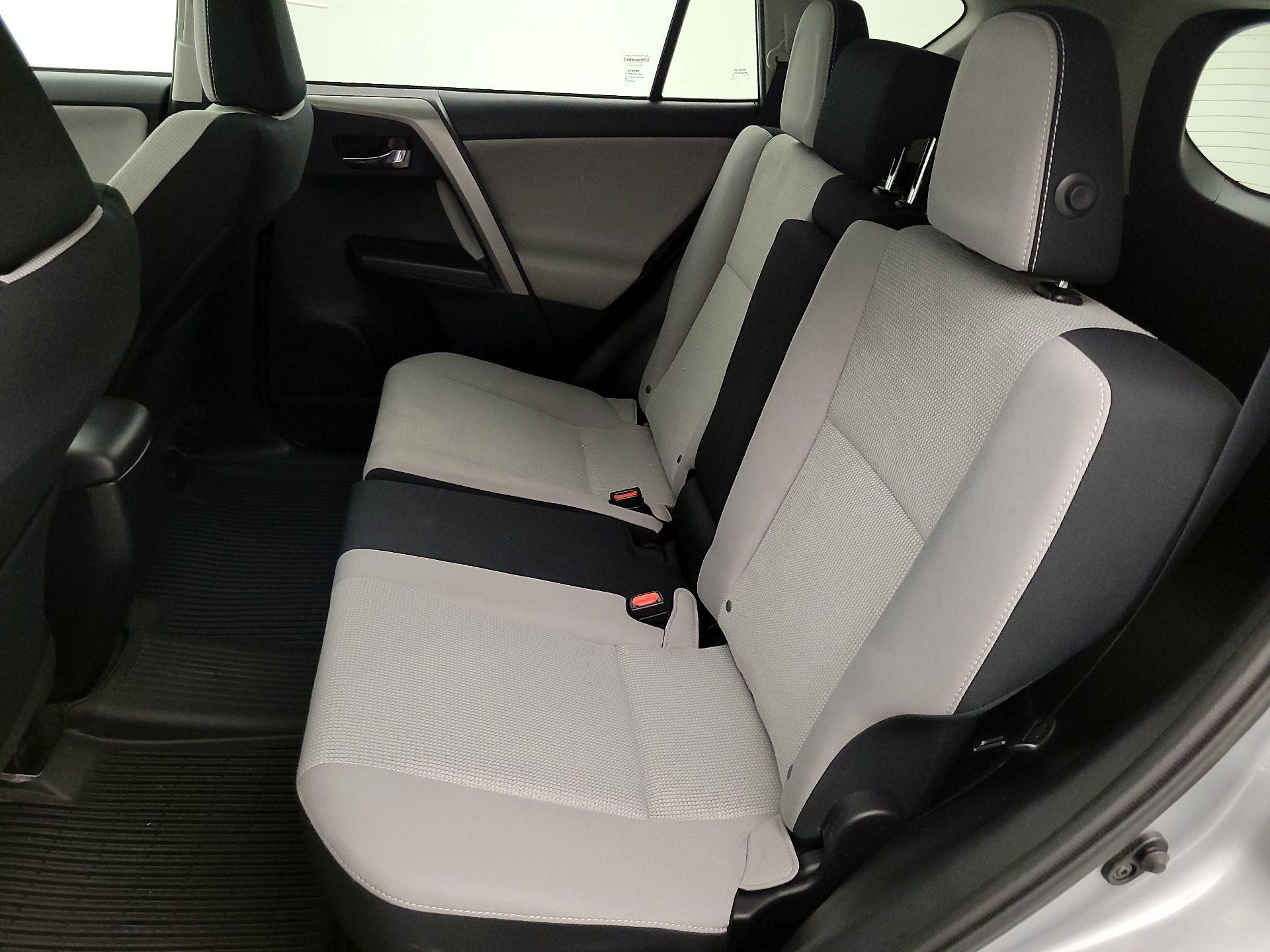 Thumbnail: 2016 Toyota RAV4 - 20