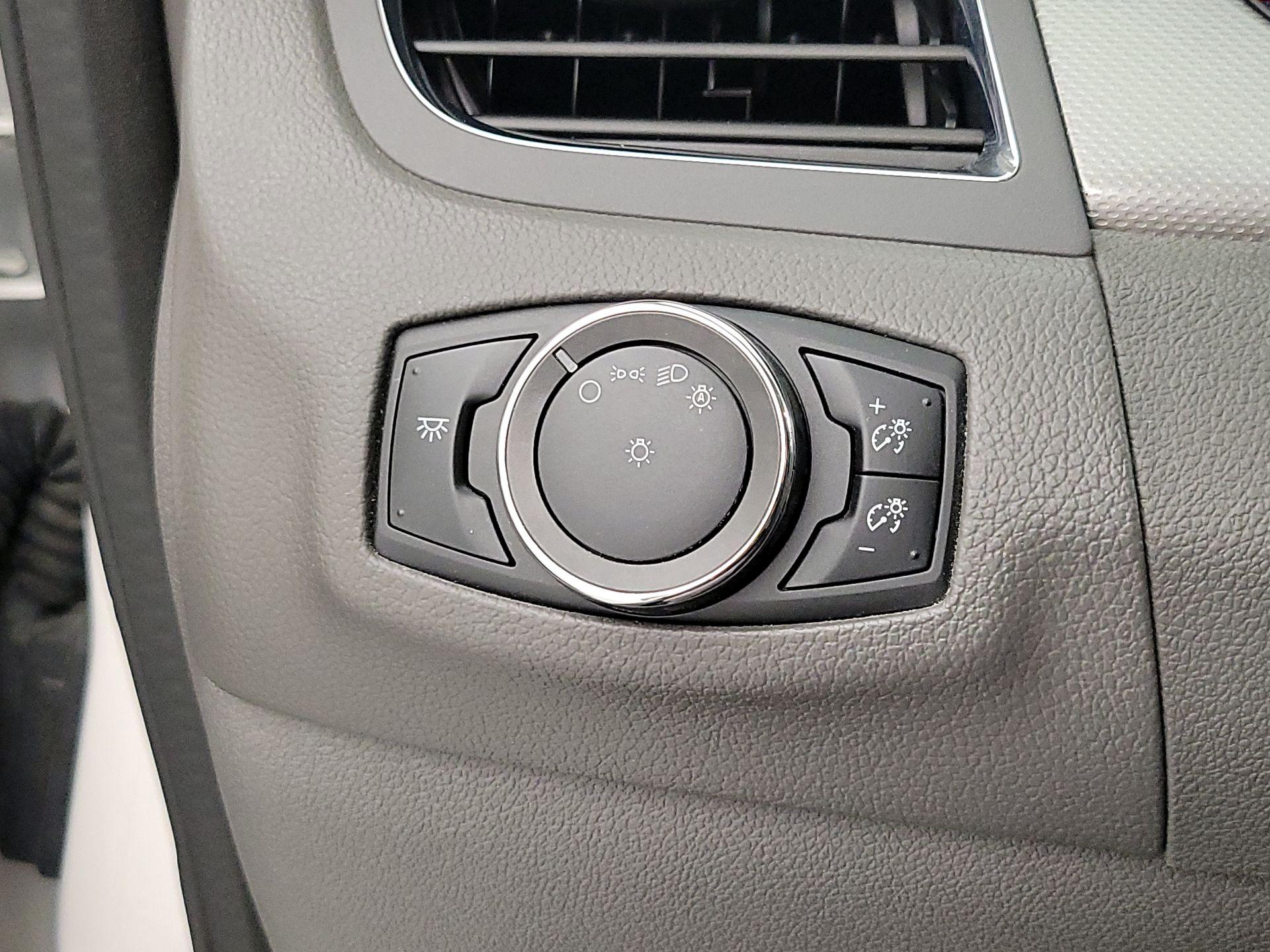 Thumbnail: 2014 Ford Edge - 13