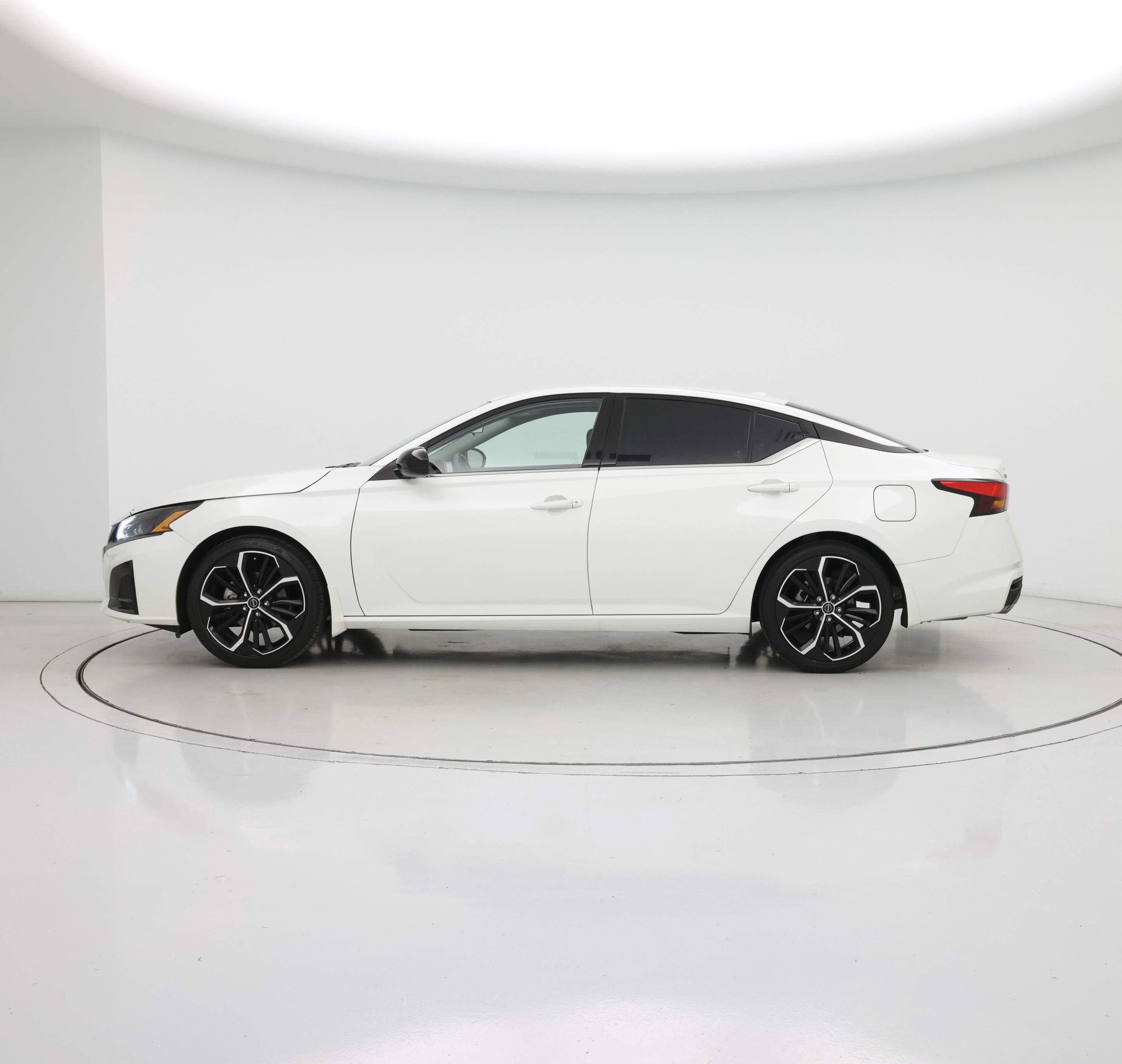 Thumbnail: 2023 Nissan Altima - 3