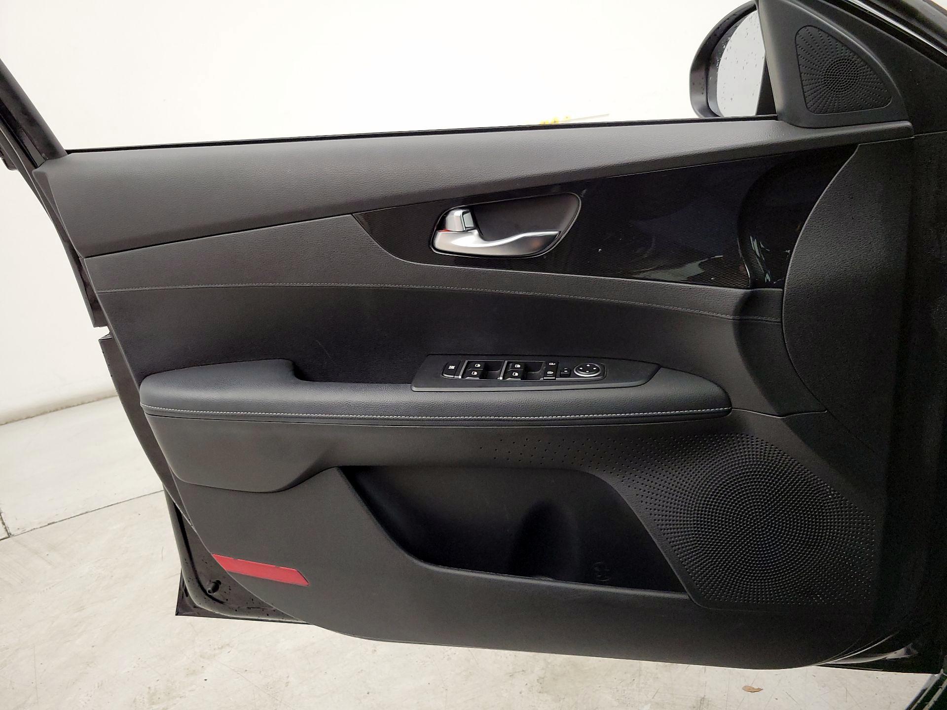 Thumbnail: 2023 Kia Forte - 12