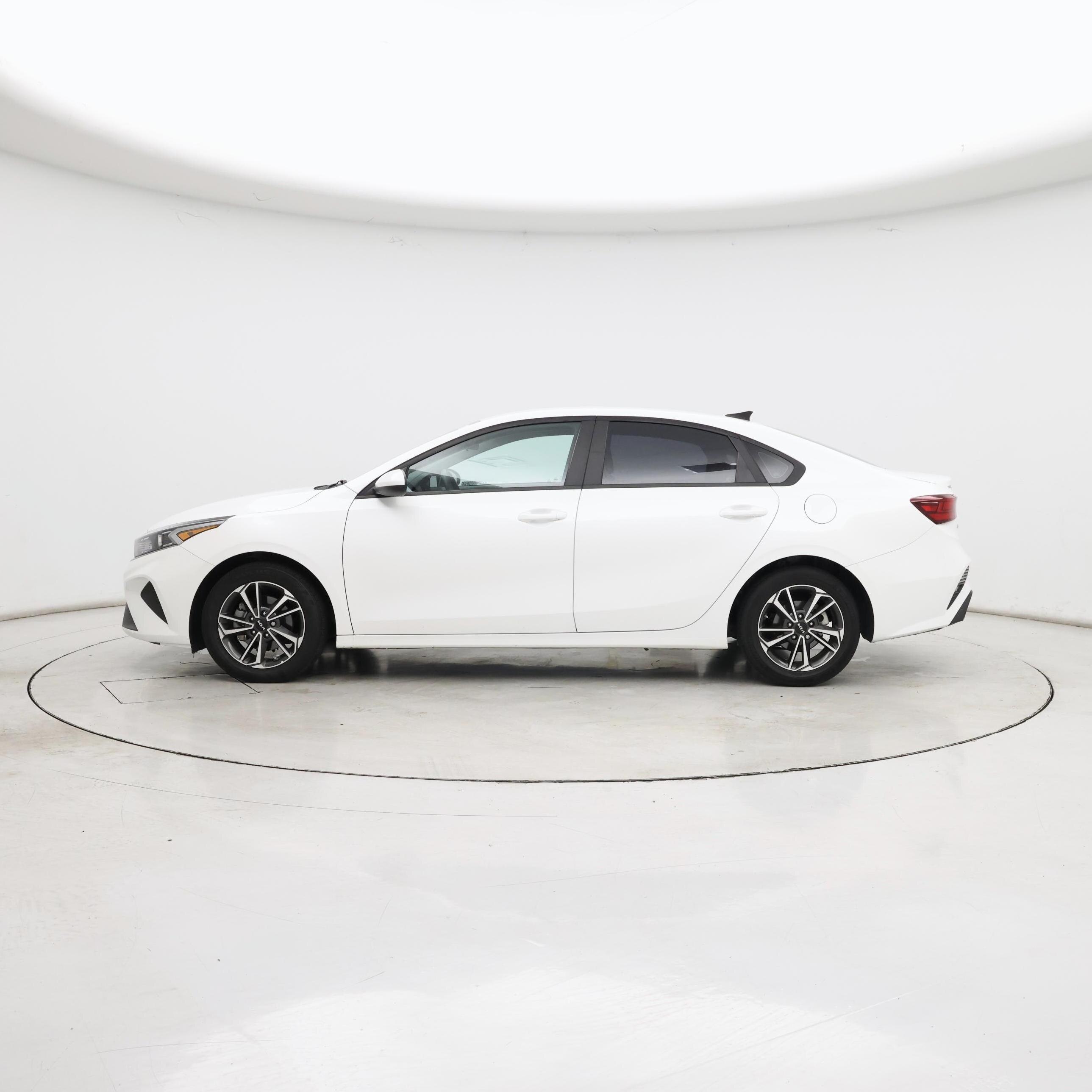 Thumbnail: 2023 Kia Forte - 3