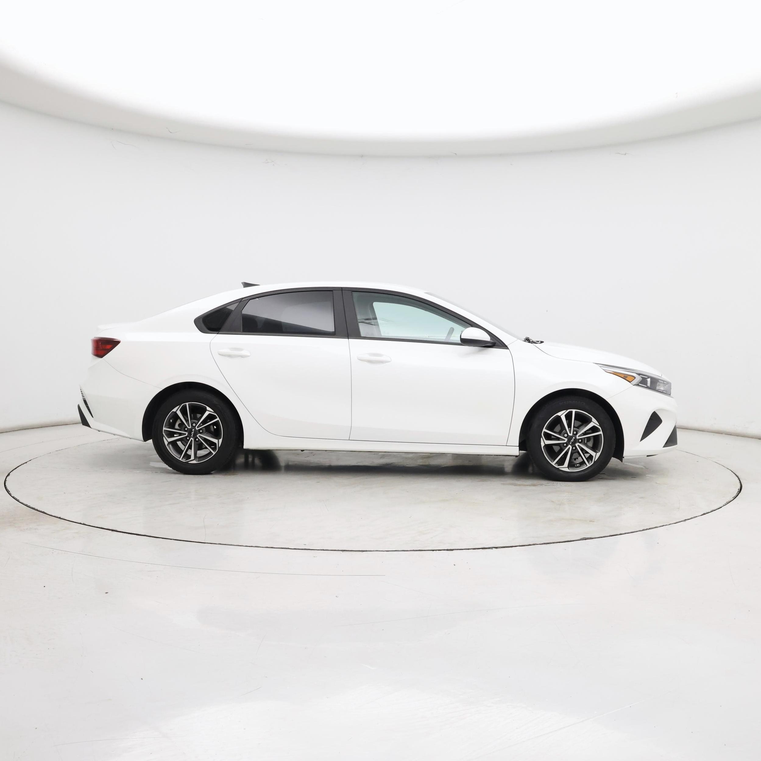 Thumbnail: 2023 Kia Forte - 7