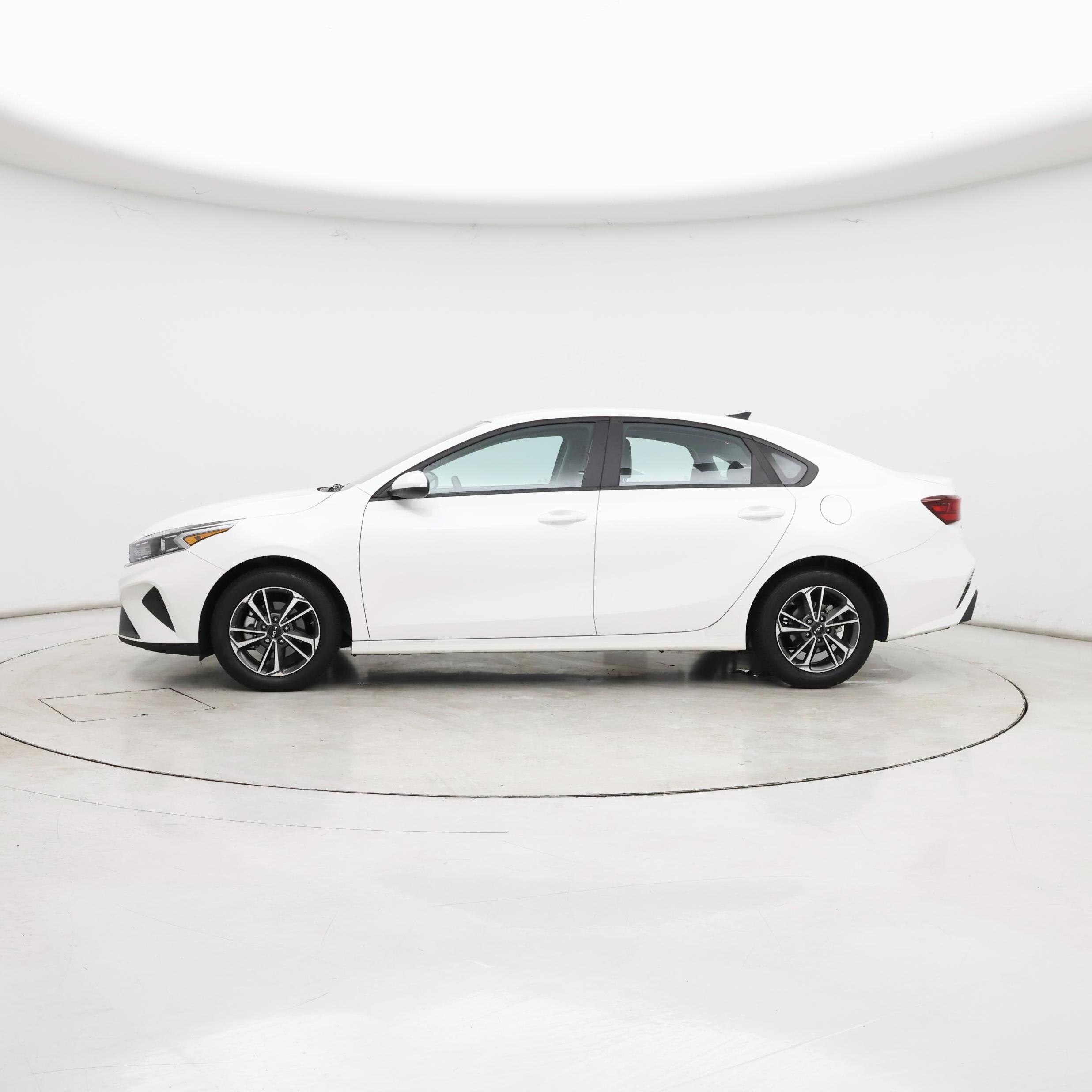 Thumbnail: 2023 Kia Forte - 3