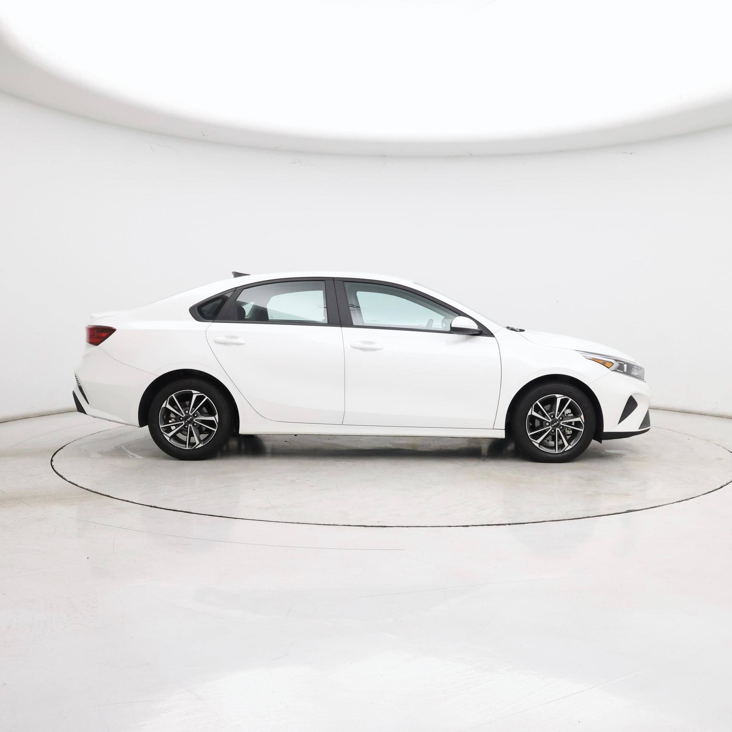 Thumbnail: 2023 Kia Forte - 7