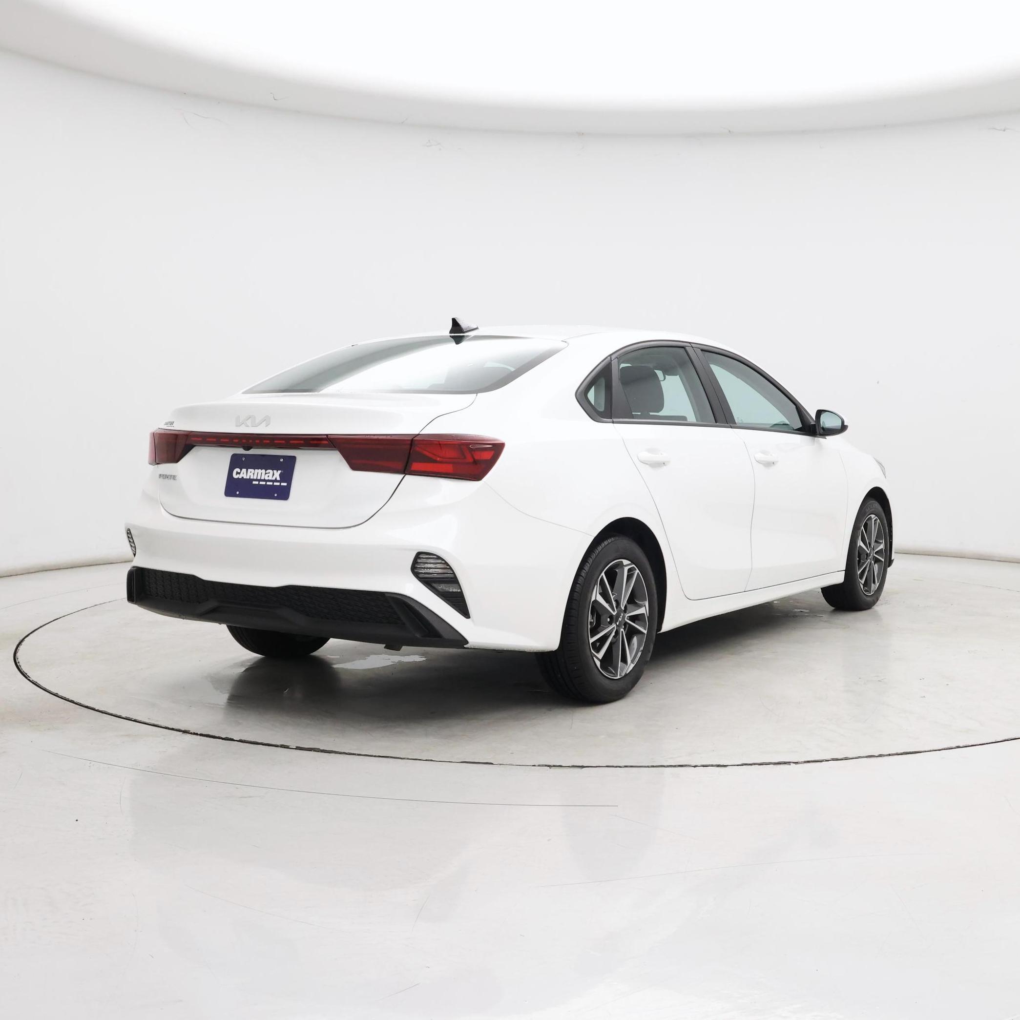 Thumbnail: 2023 Kia Forte - 8