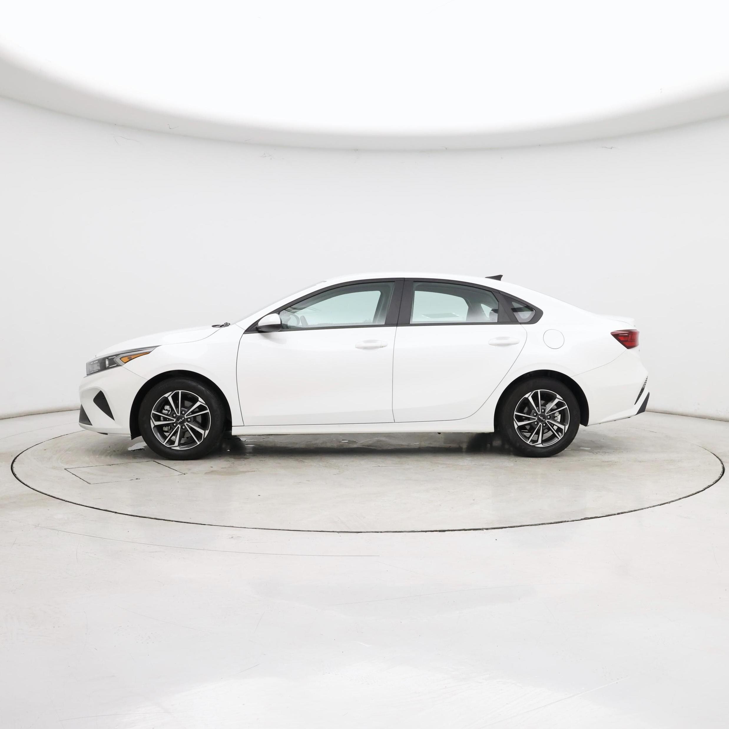 Thumbnail: 2024 Kia Forte - 3