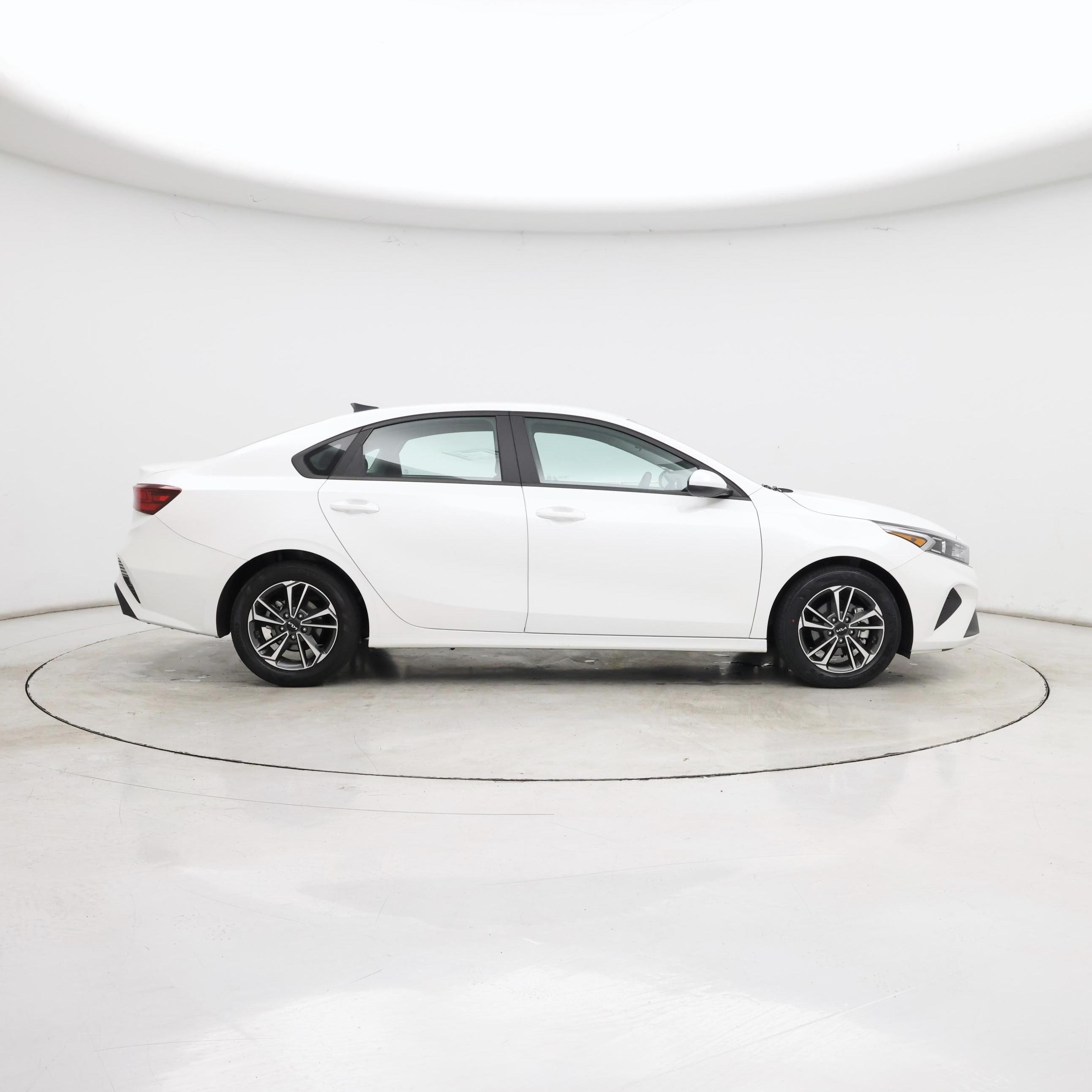 Thumbnail: 2024 Kia Forte - 7