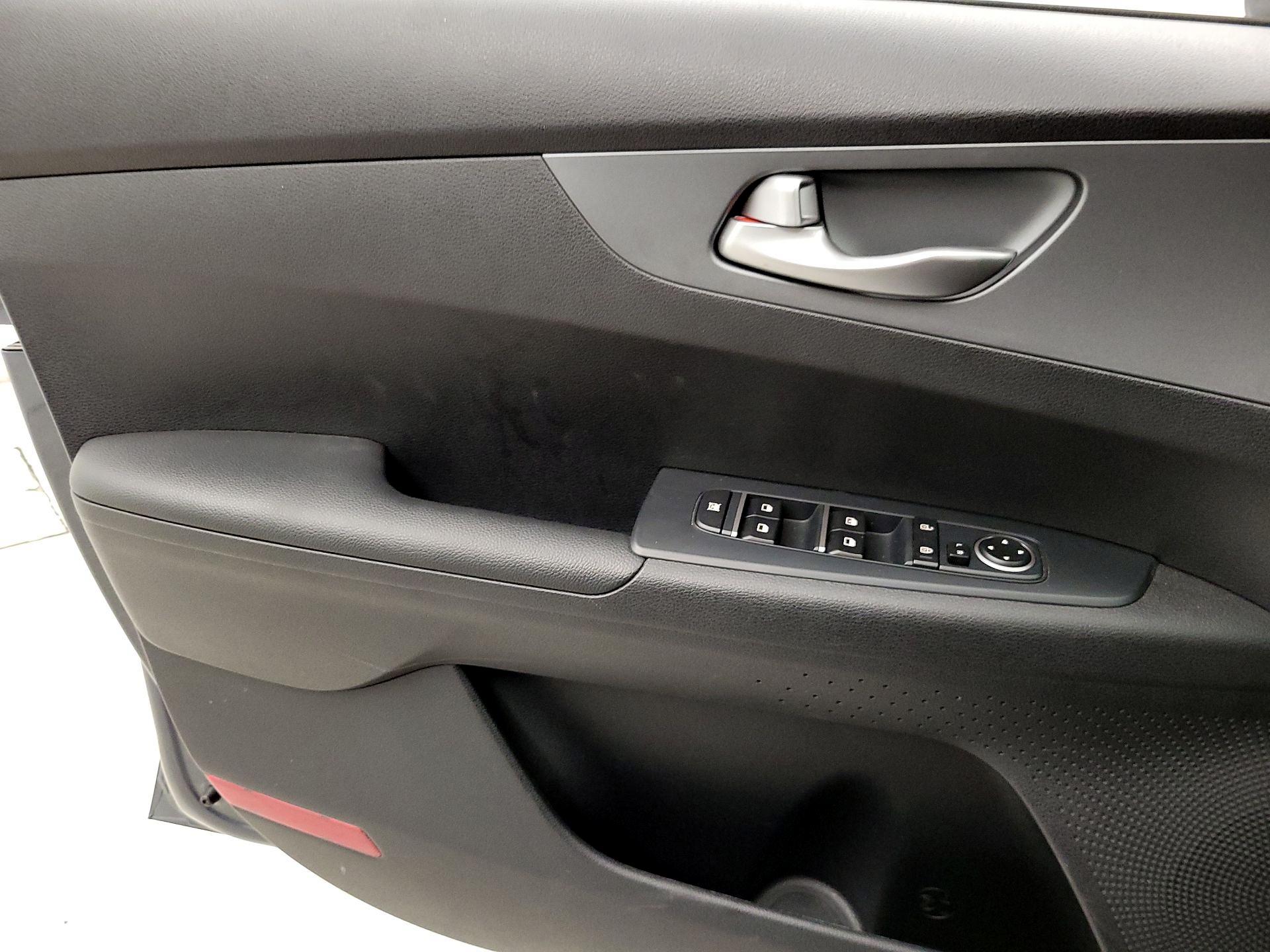 Thumbnail: 2020 Kia Forte - 12