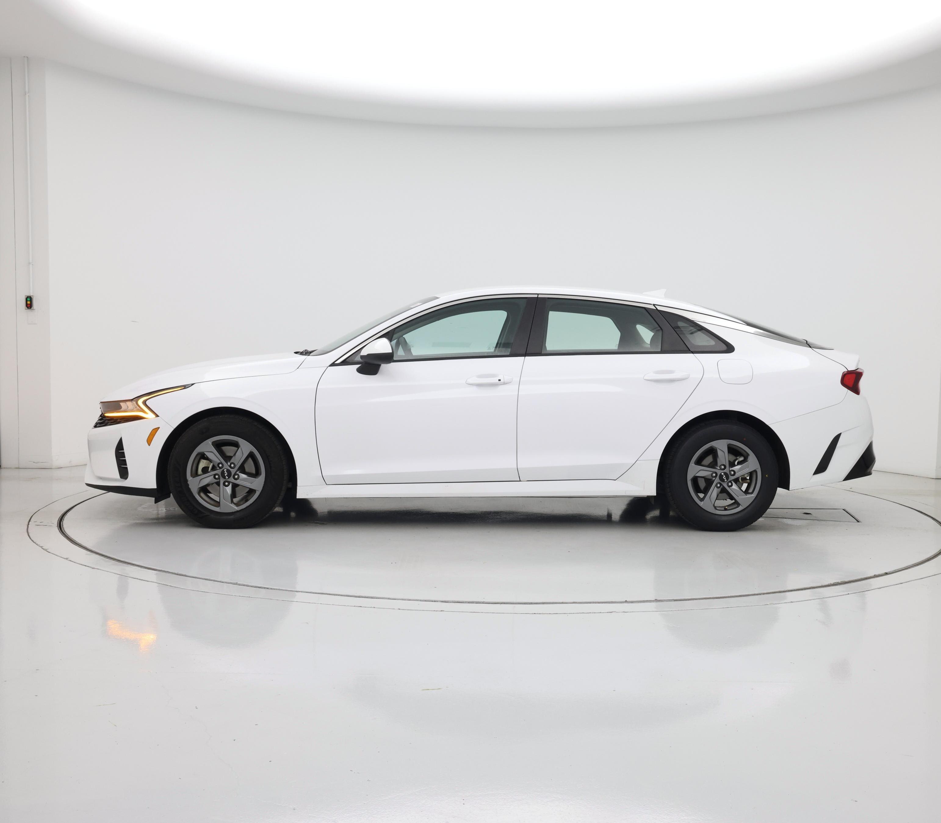 Thumbnail: 2023 Kia K5 - 3