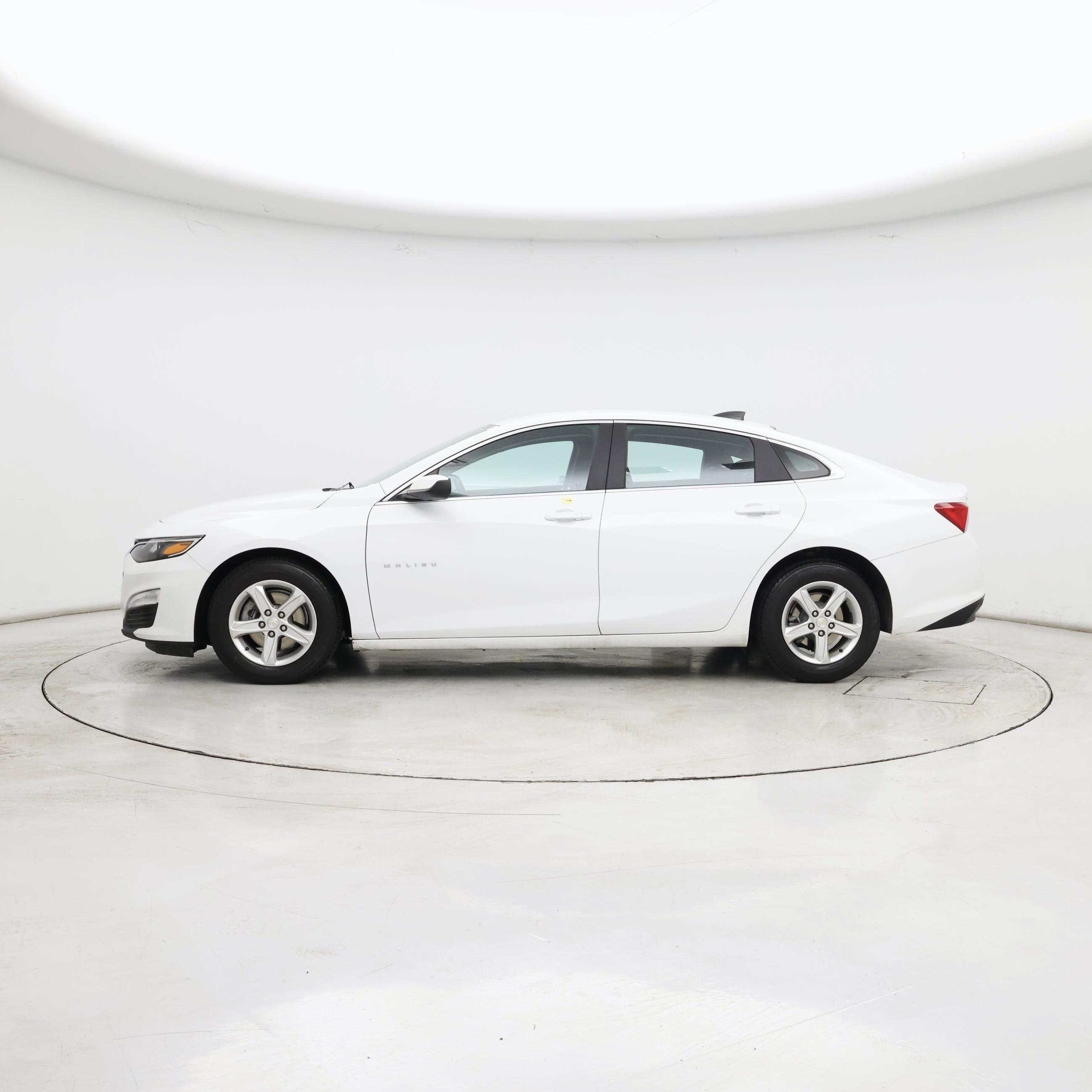 Thumbnail: 2022 Chevrolet Malibu - 3