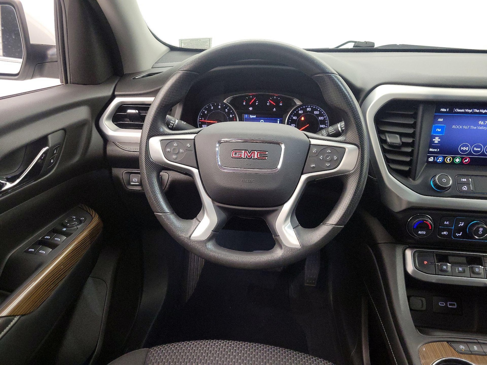 2022 GMC Acadia SLE - Photo 11