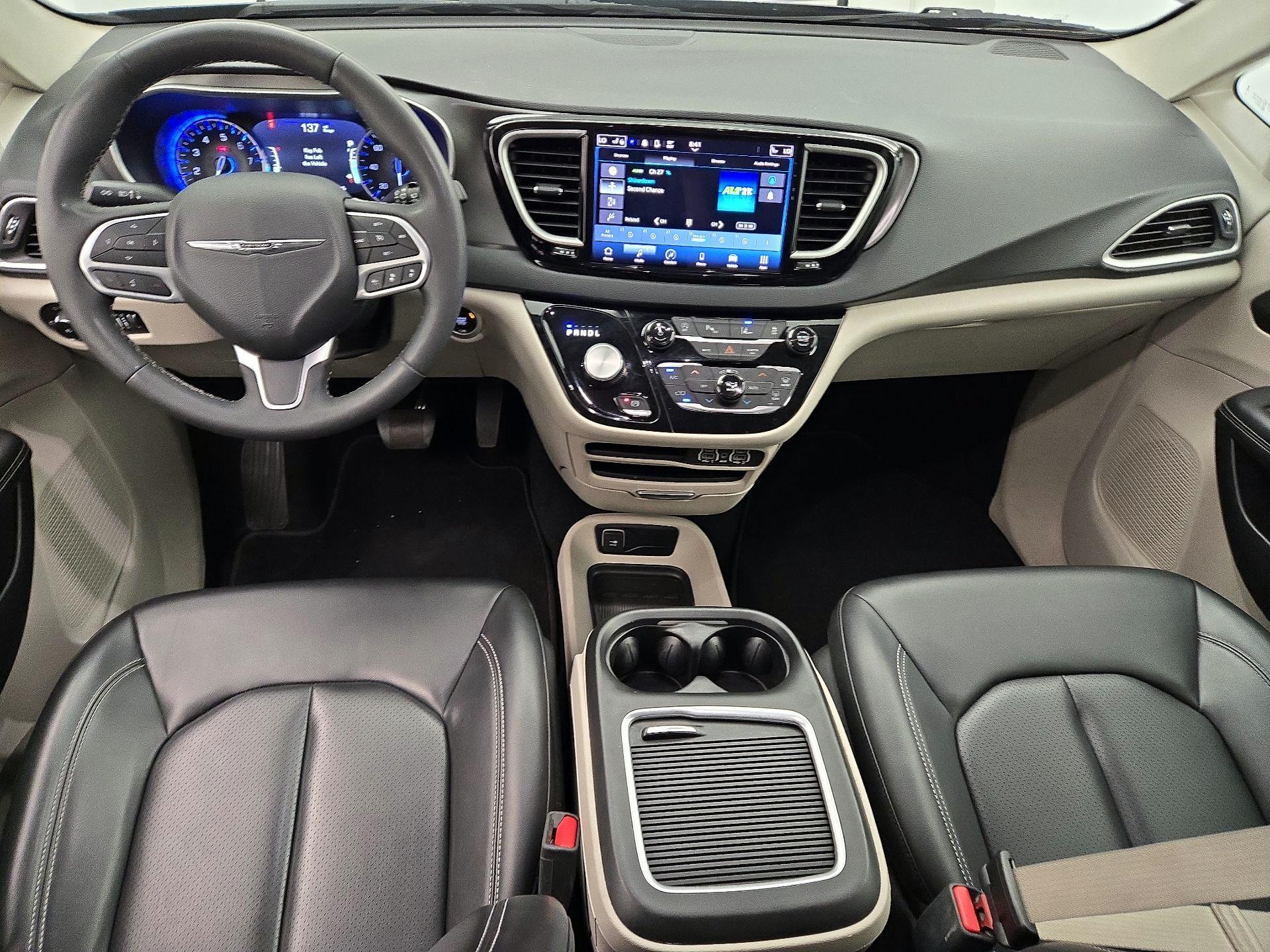 Thumbnail: 2023 Chrysler Pacifica - 9