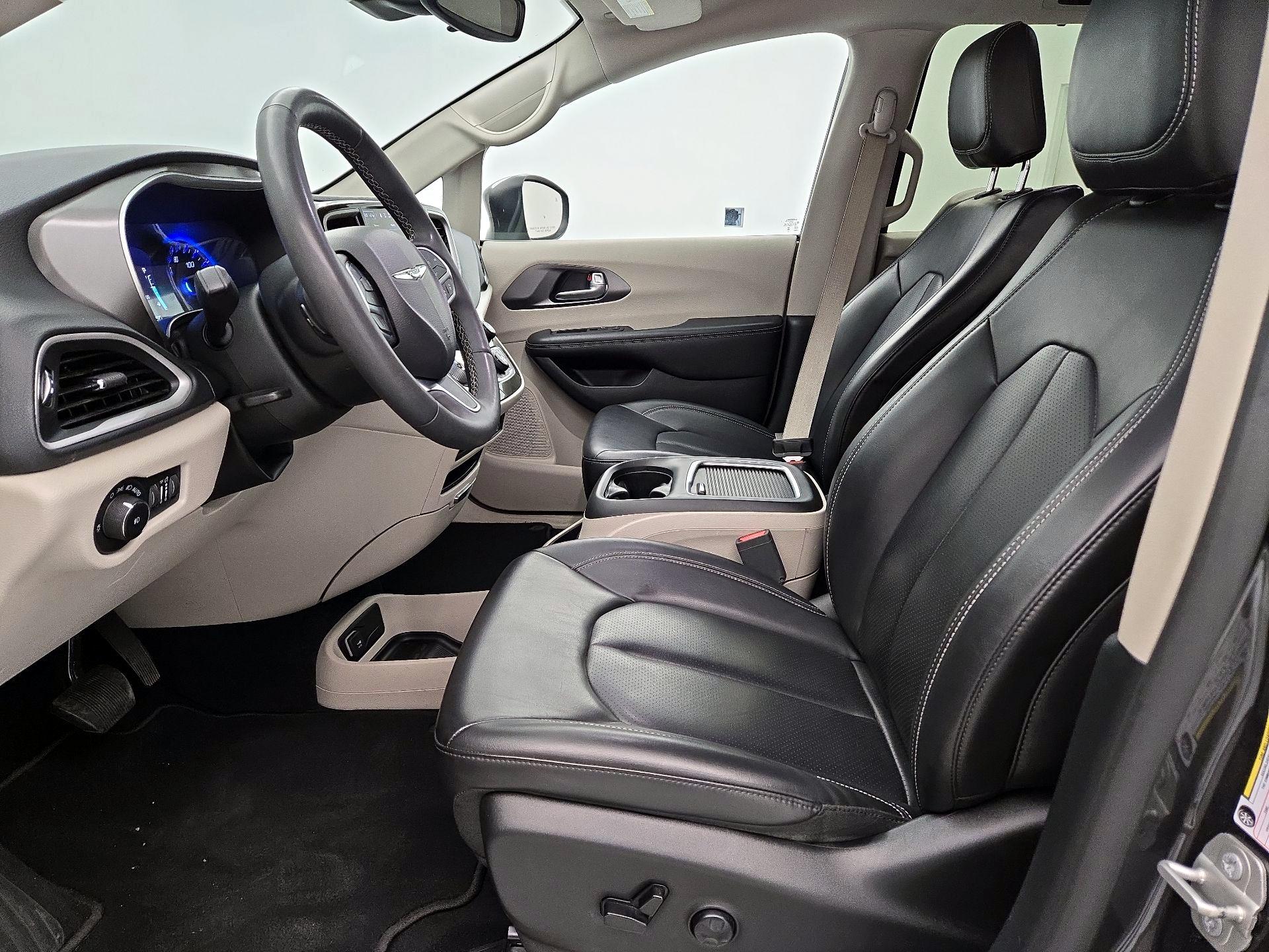 Thumbnail: 2023 Chrysler Pacifica - 11