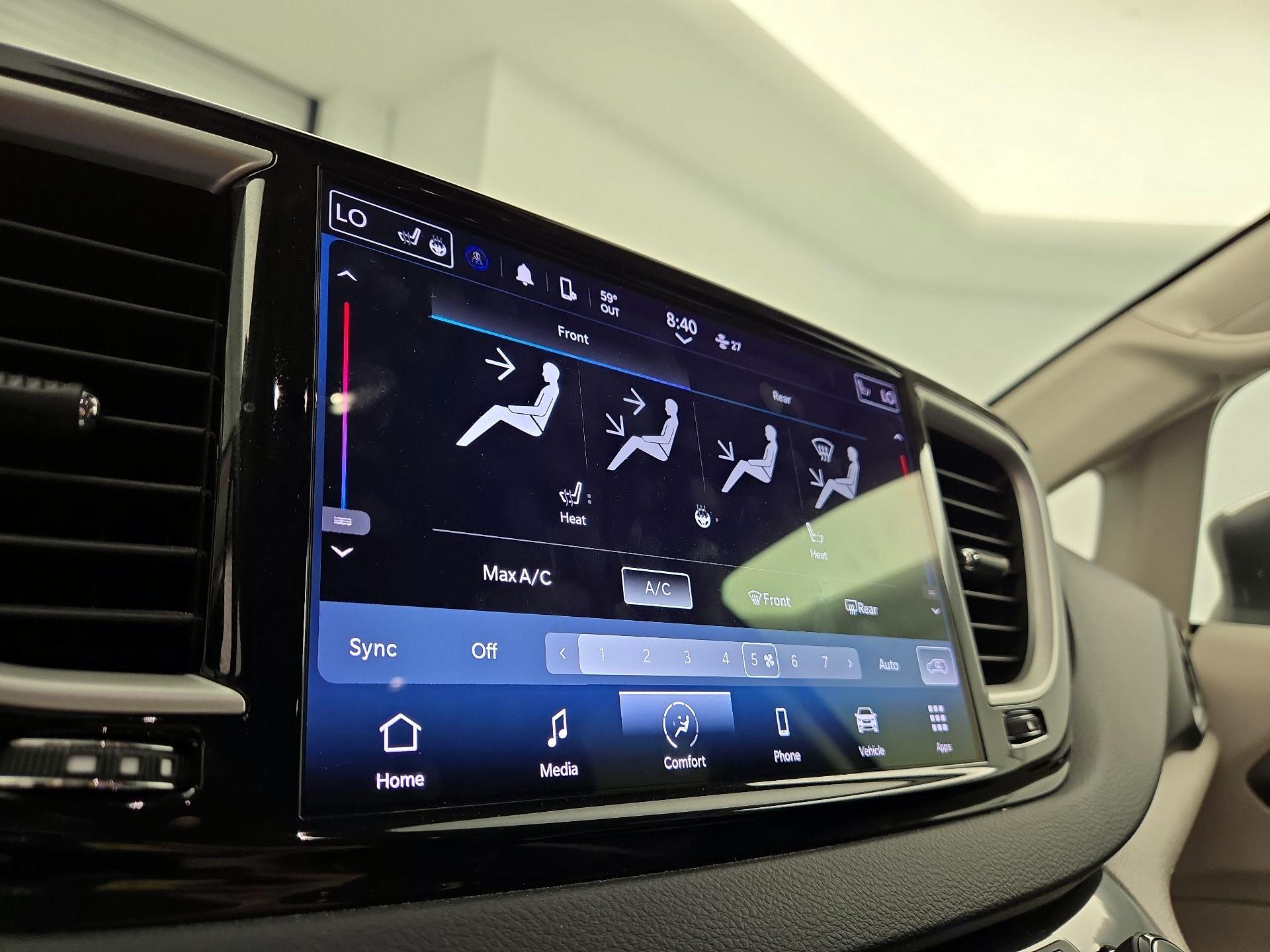 Thumbnail: 2023 Chrysler Pacifica - 16