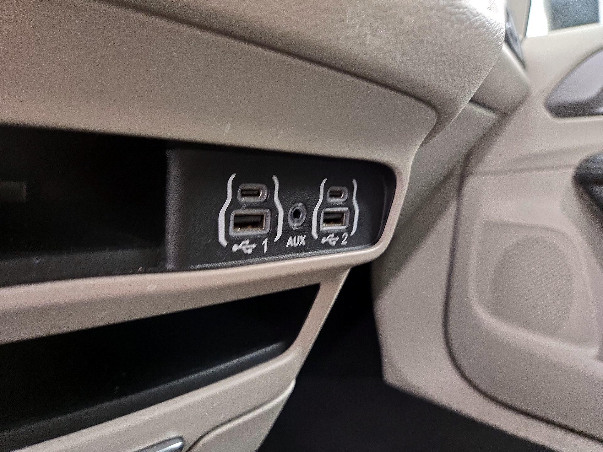 Thumbnail: 2023 Chrysler Pacifica - 18