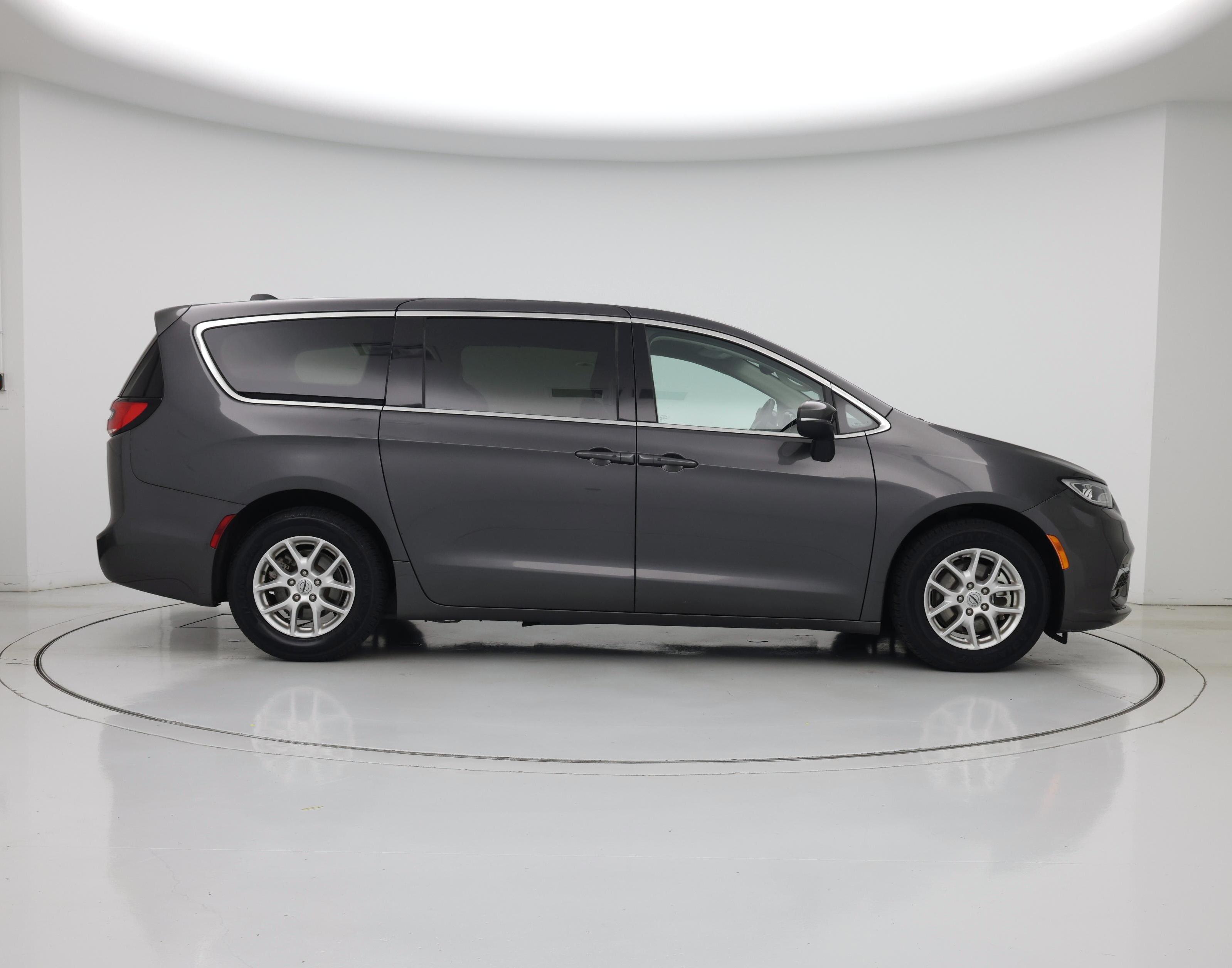 Thumbnail: 2023 Chrysler Pacifica - 7
