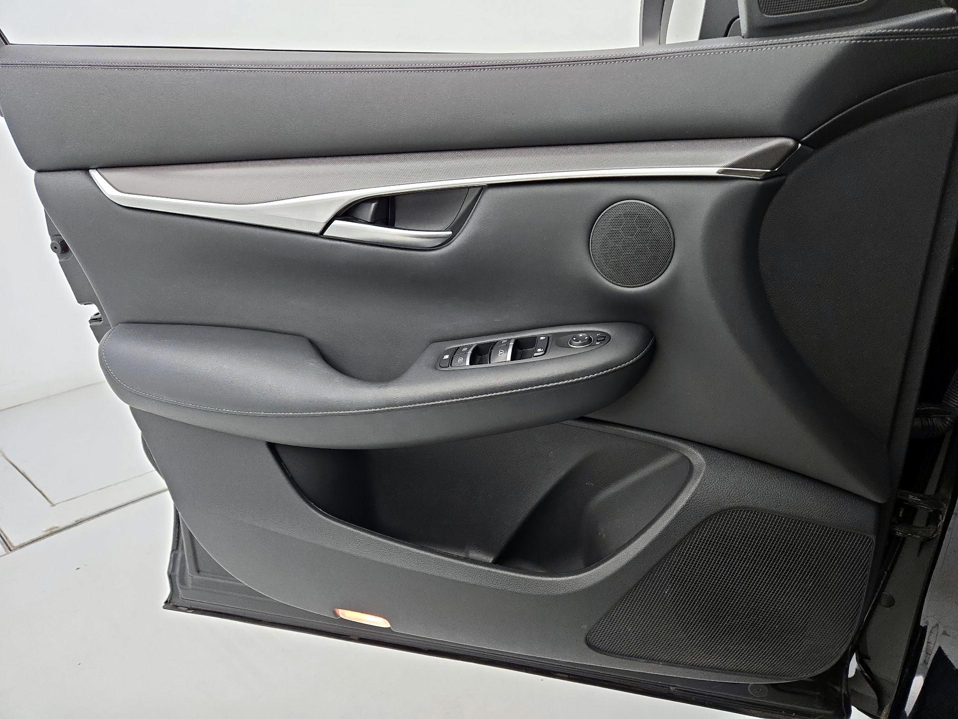 Thumbnail: 2023 INFINITI QX50 - 12