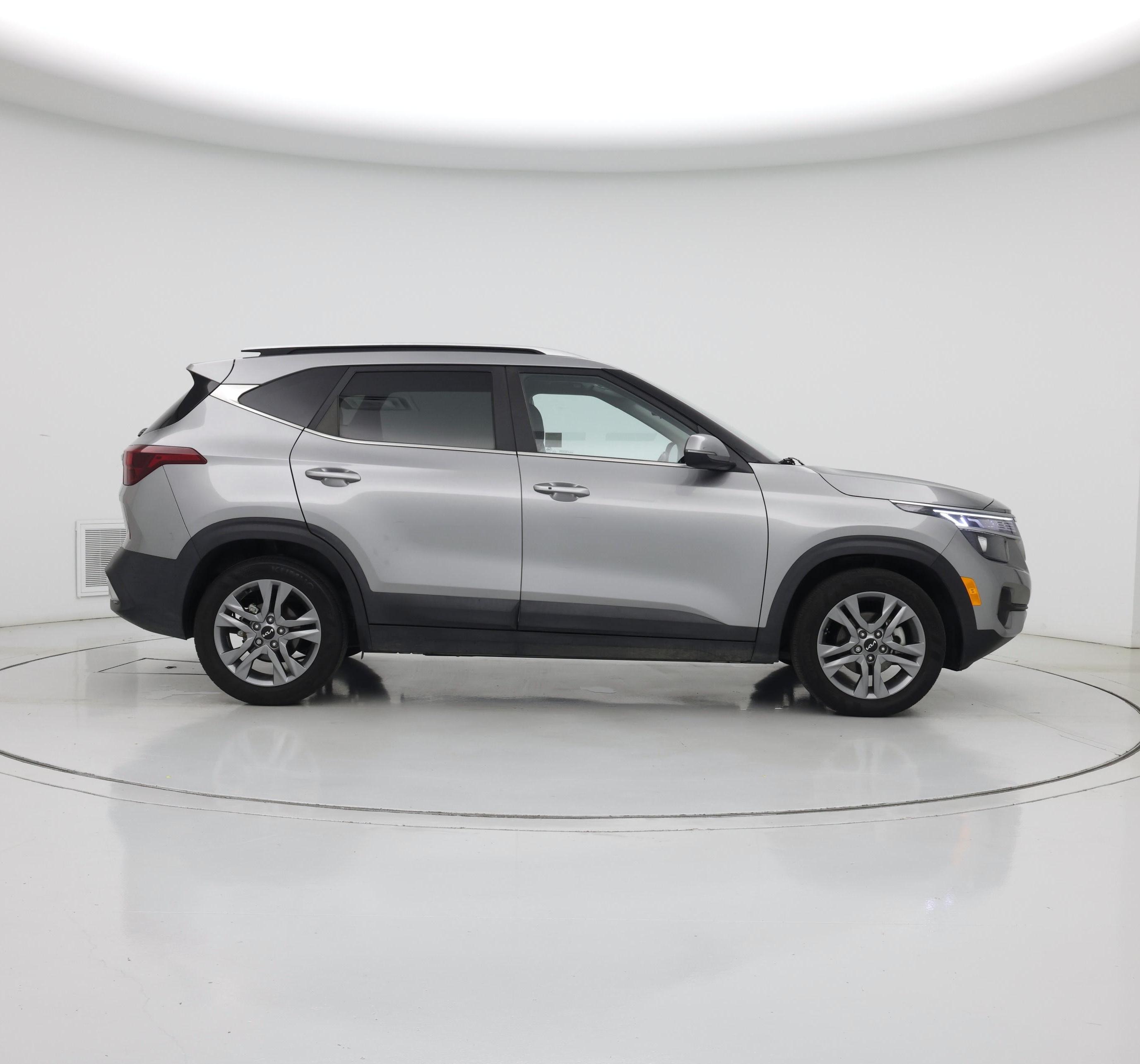 Thumbnail: 2023 Kia Seltos - 7