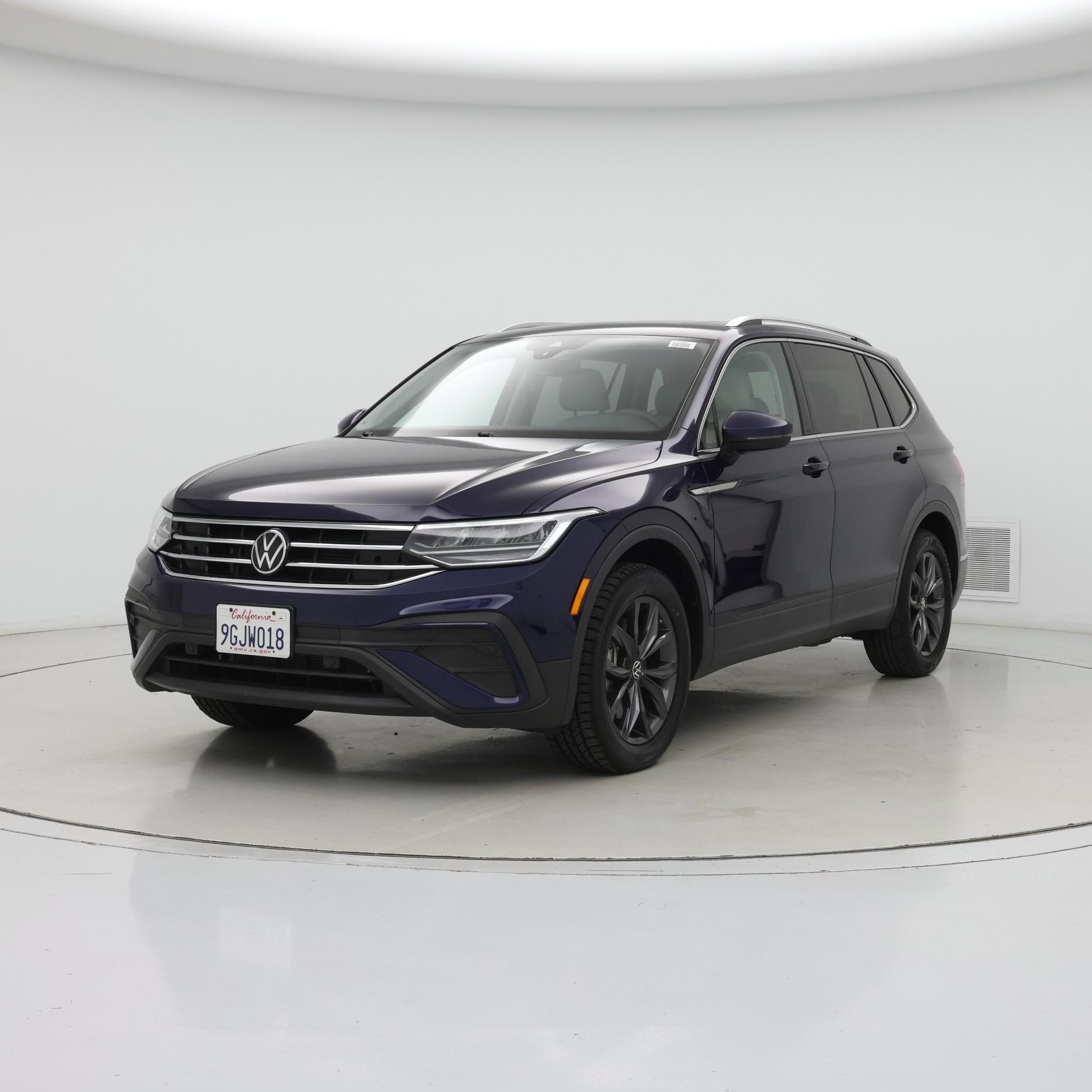 Thumbnail: 2023 Volkswagen Tiguan - 4