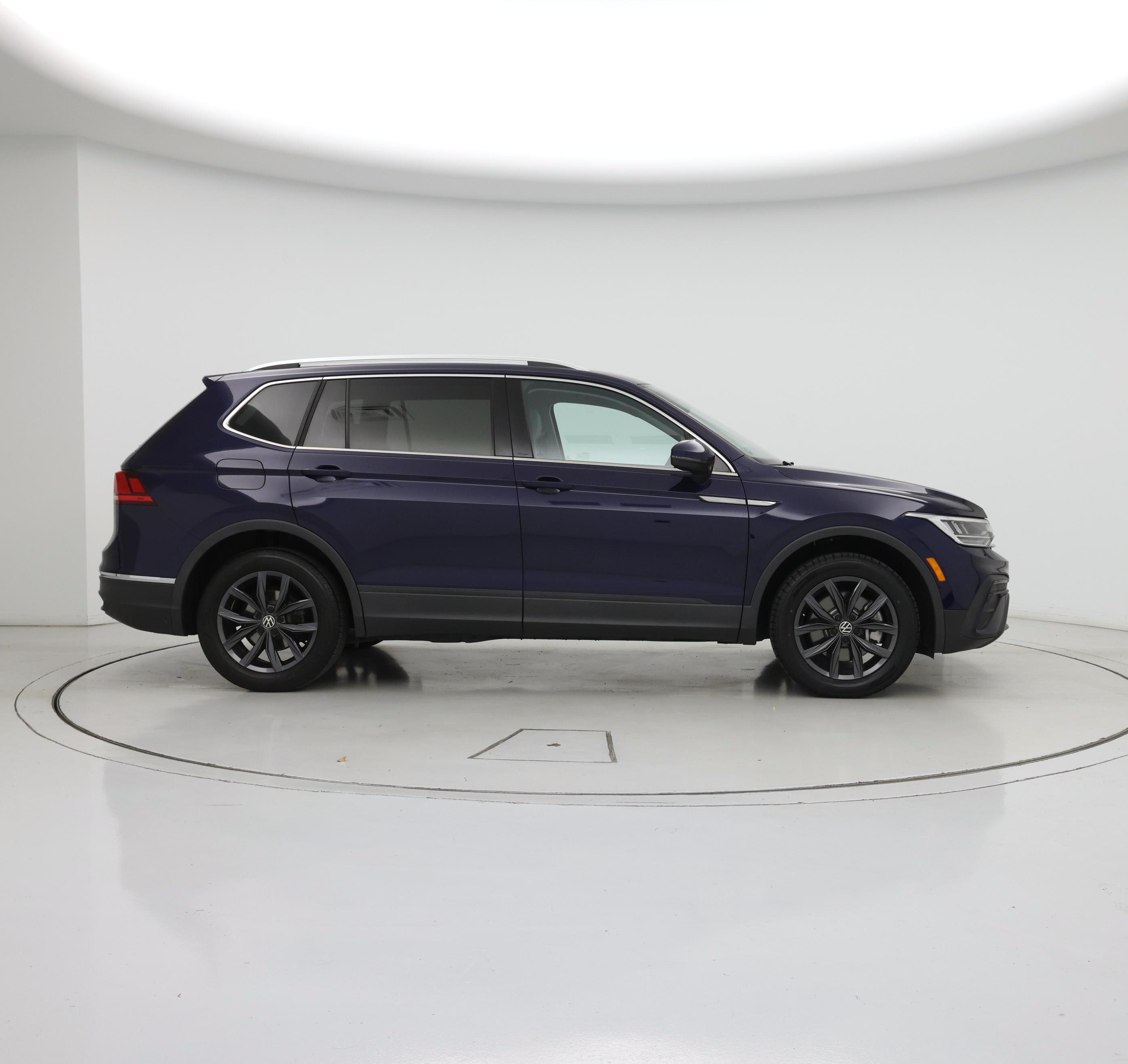 Thumbnail: 2023 Volkswagen Tiguan - 7