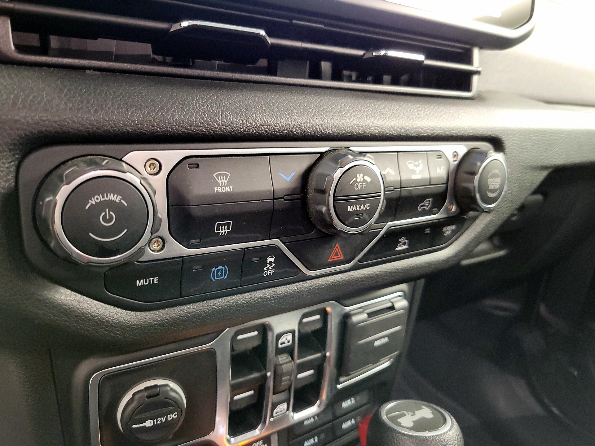 Thumbnail: 2025 Jeep Wrangler - 16