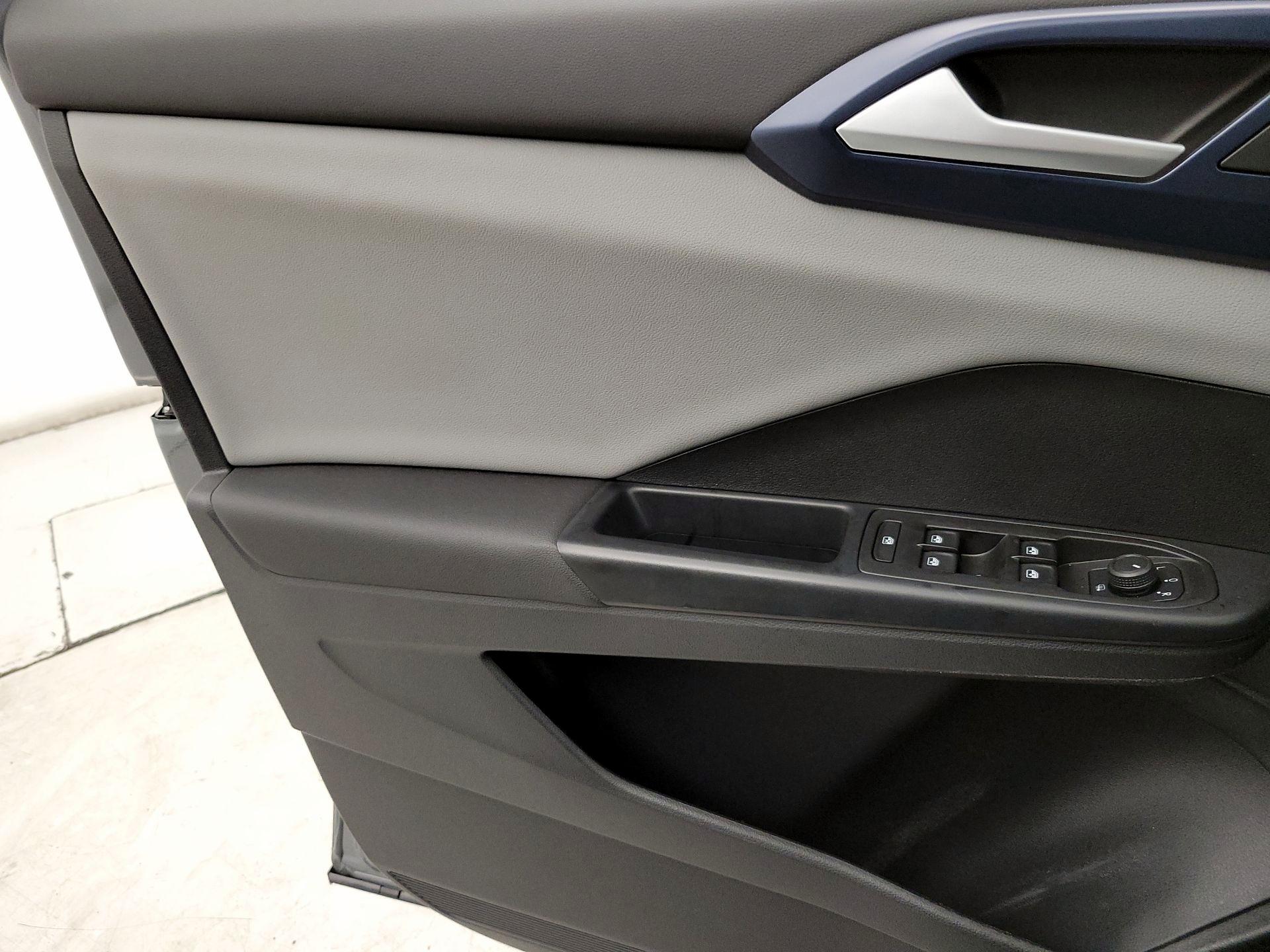 Thumbnail: 2022 Volkswagen Taos - 12