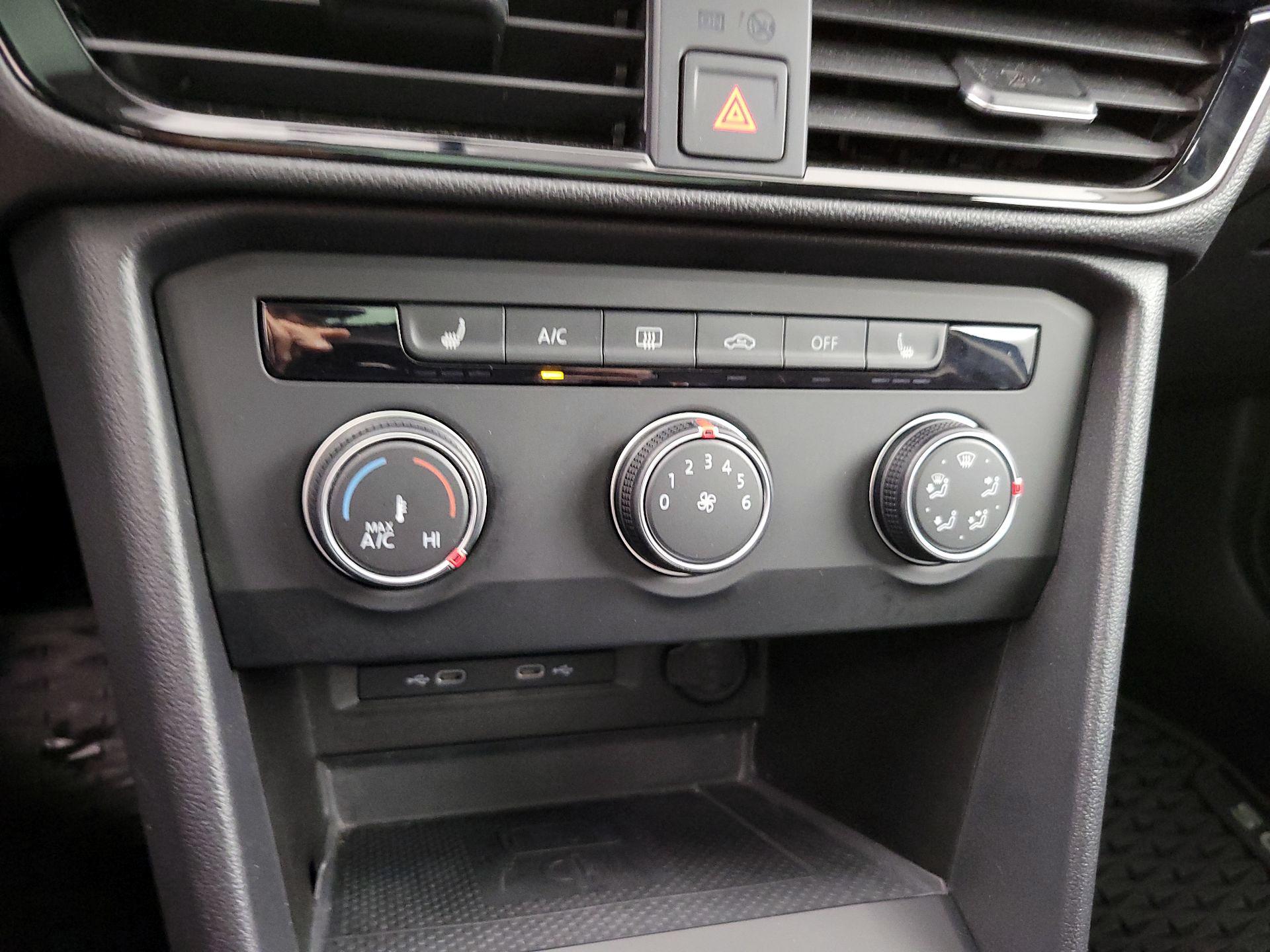 Thumbnail: 2022 Volkswagen Taos - 16