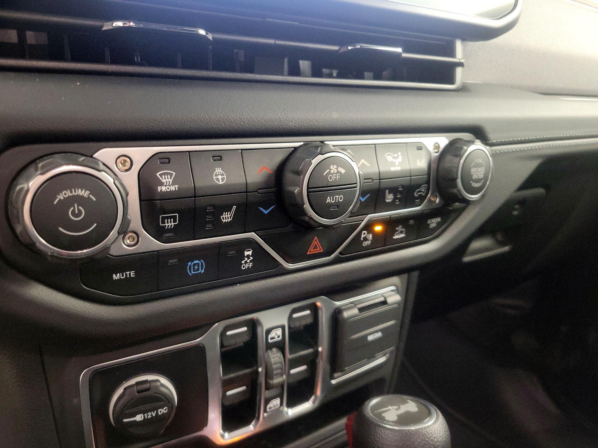 Thumbnail: 2025 Jeep Wrangler - 16