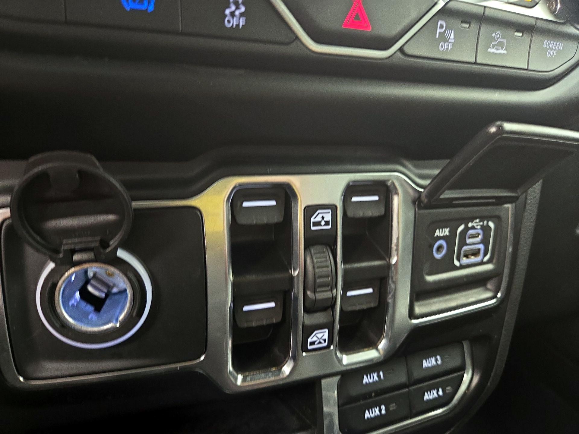 Thumbnail: 2021 Jeep Wrangler - 18