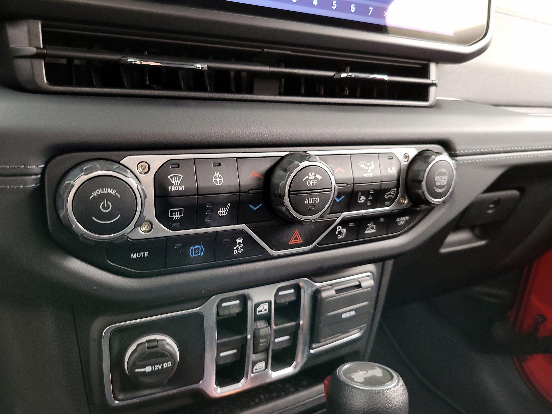 Thumbnail: 2025 Jeep Wrangler - 16