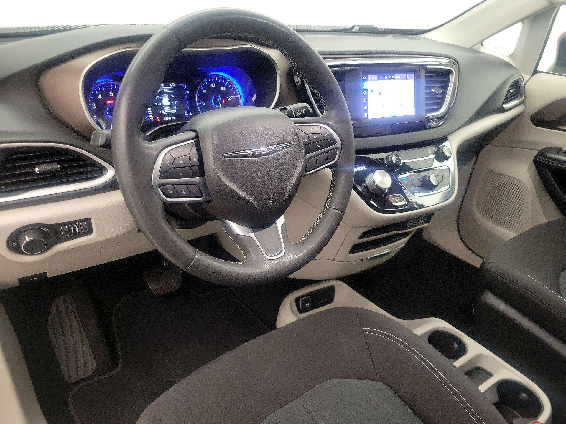 Thumbnail: 2022 Chrysler Voyager - 9