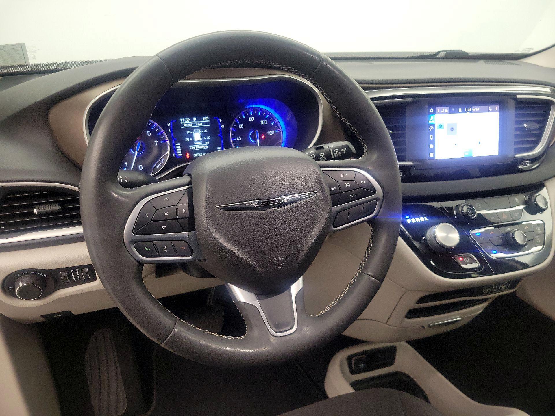 Thumbnail: 2022 Chrysler Voyager - 10