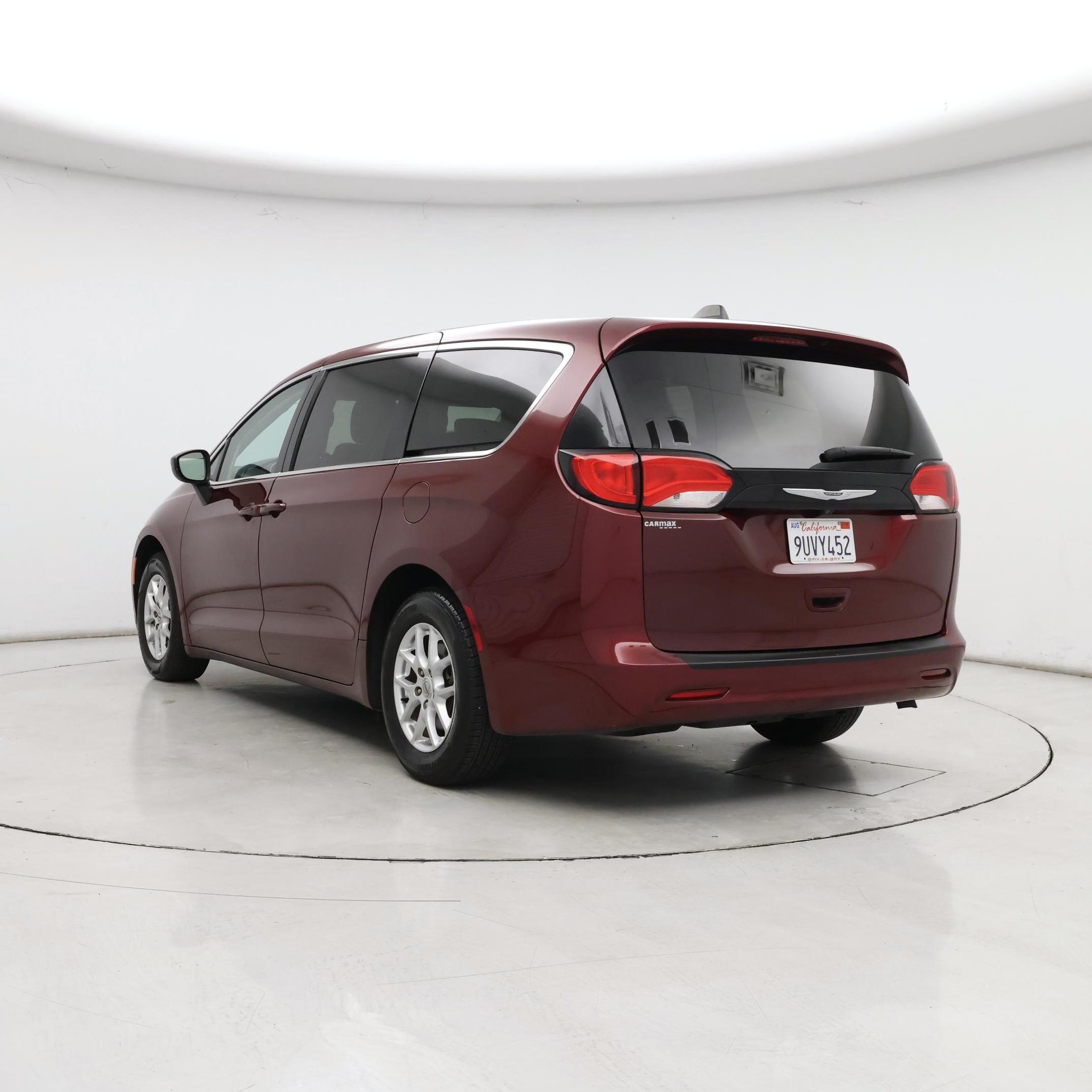 Thumbnail: 2022 Chrysler Voyager - 2