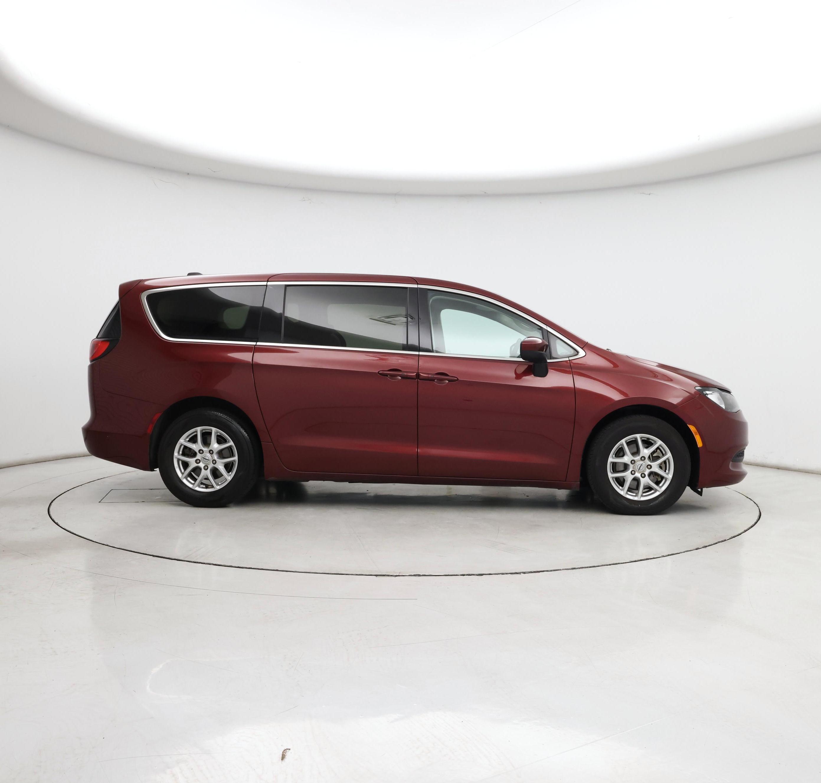 Thumbnail: 2022 Chrysler Voyager - 7