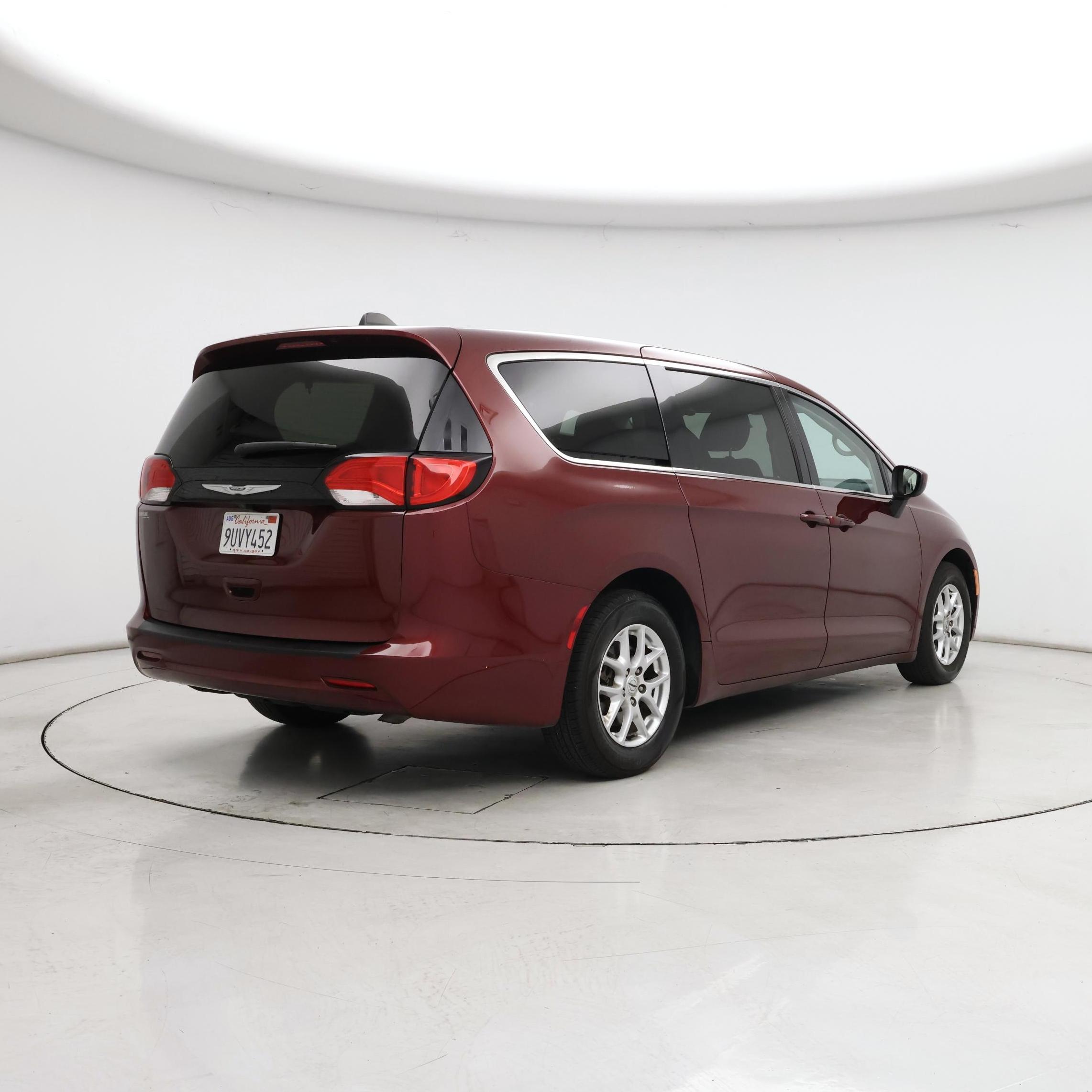 Thumbnail: 2022 Chrysler Voyager - 8