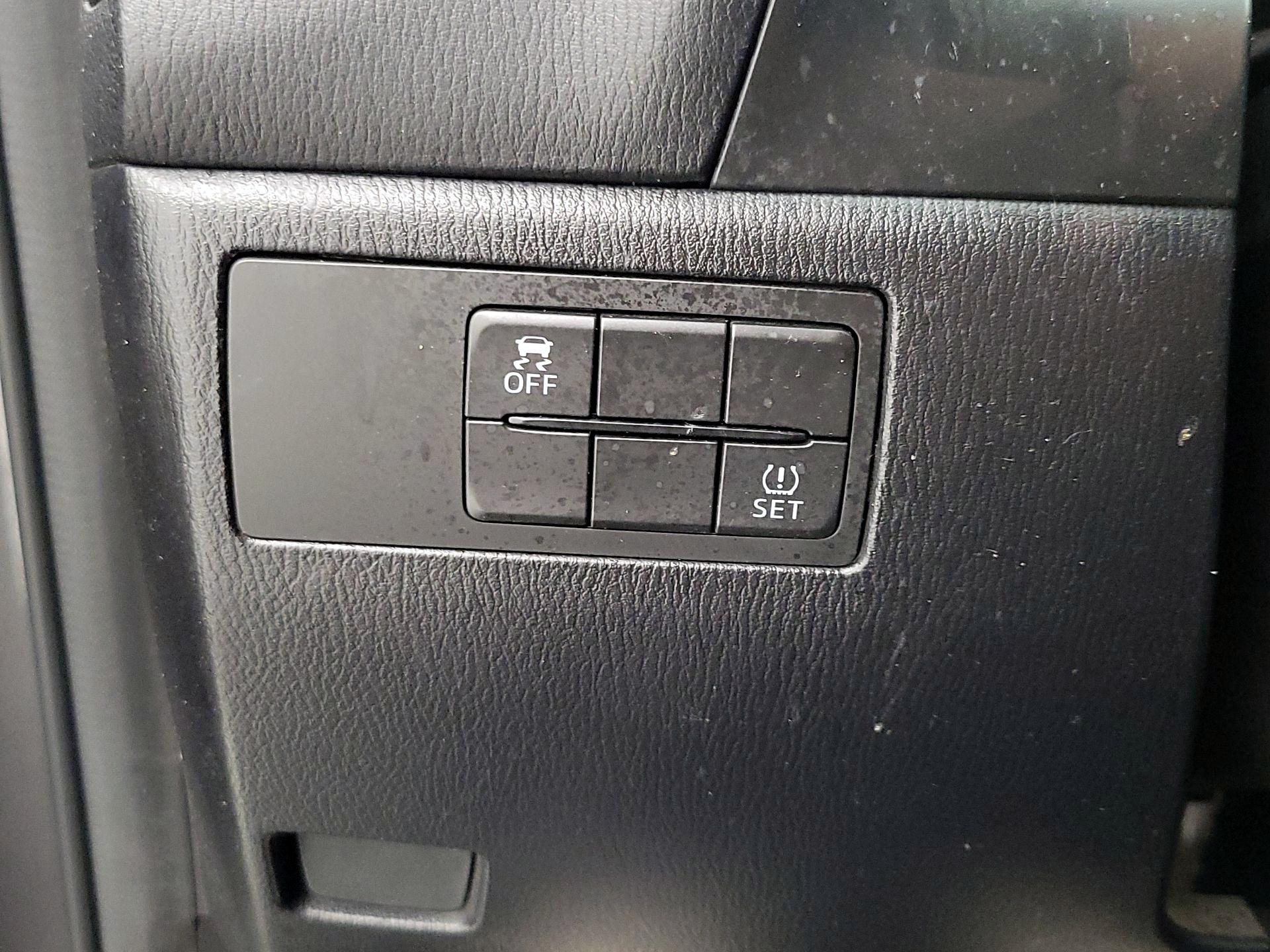 Thumbnail: 2017 Mazda Mazda3 - 13