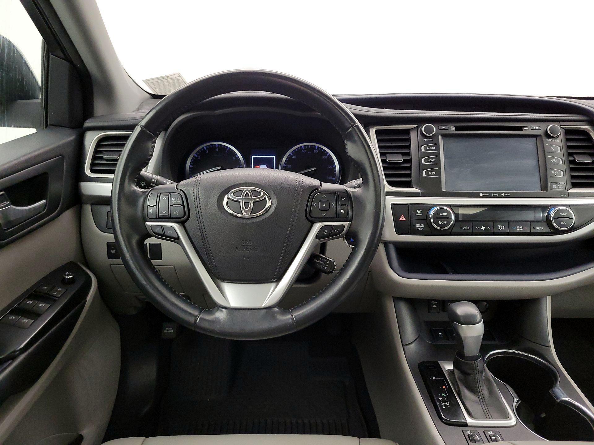 Thumbnail: 2017 Toyota Highlander - 10