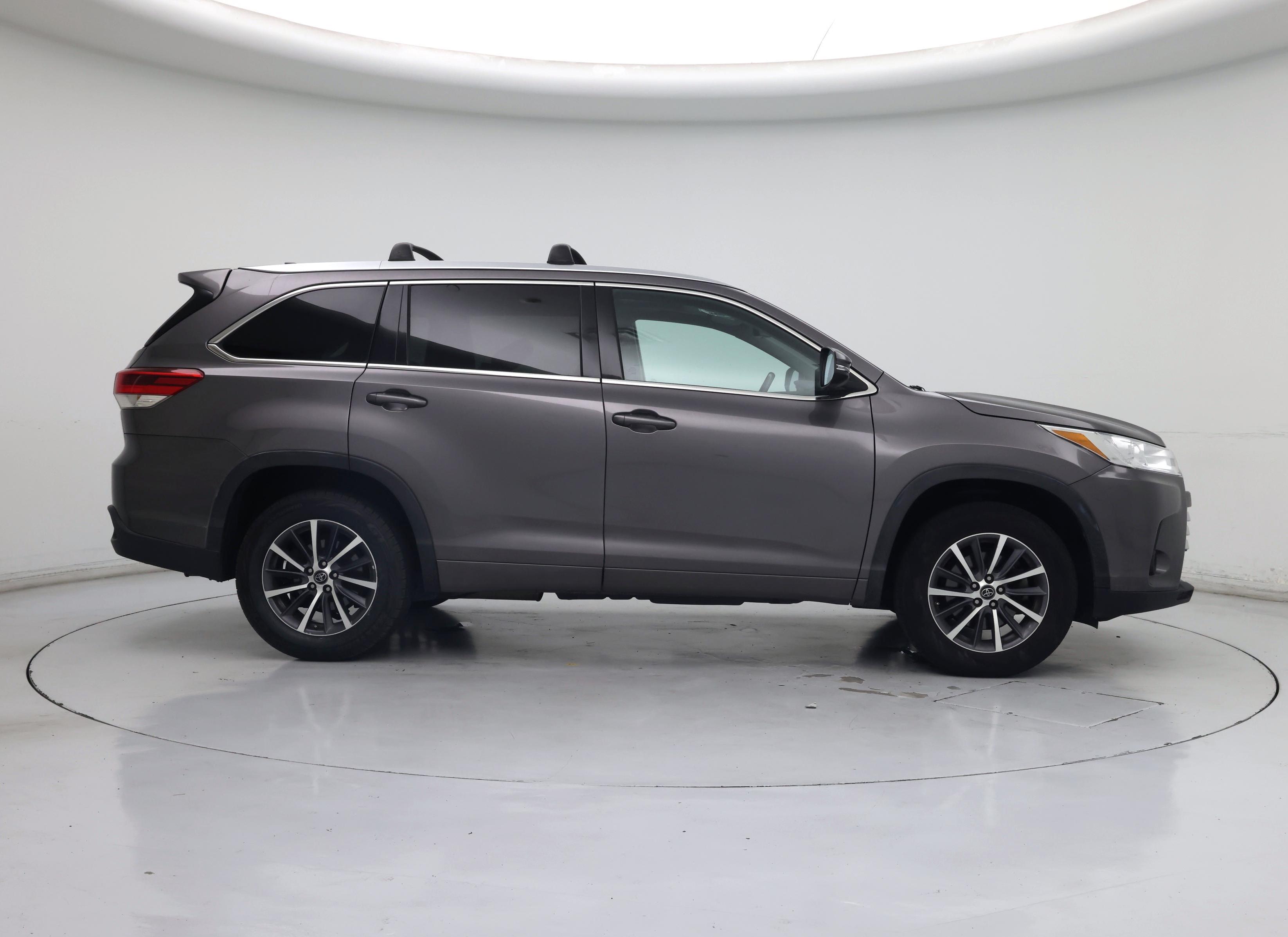 Thumbnail: 2017 Toyota Highlander - 7