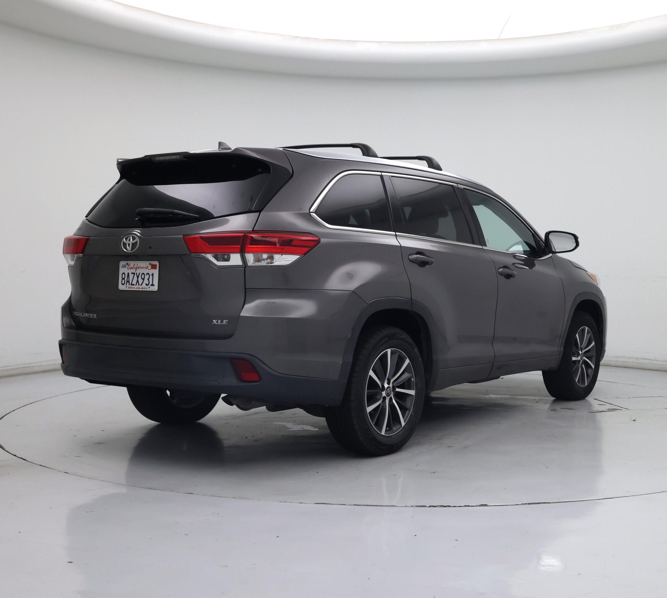 Thumbnail: 2017 Toyota Highlander - 8